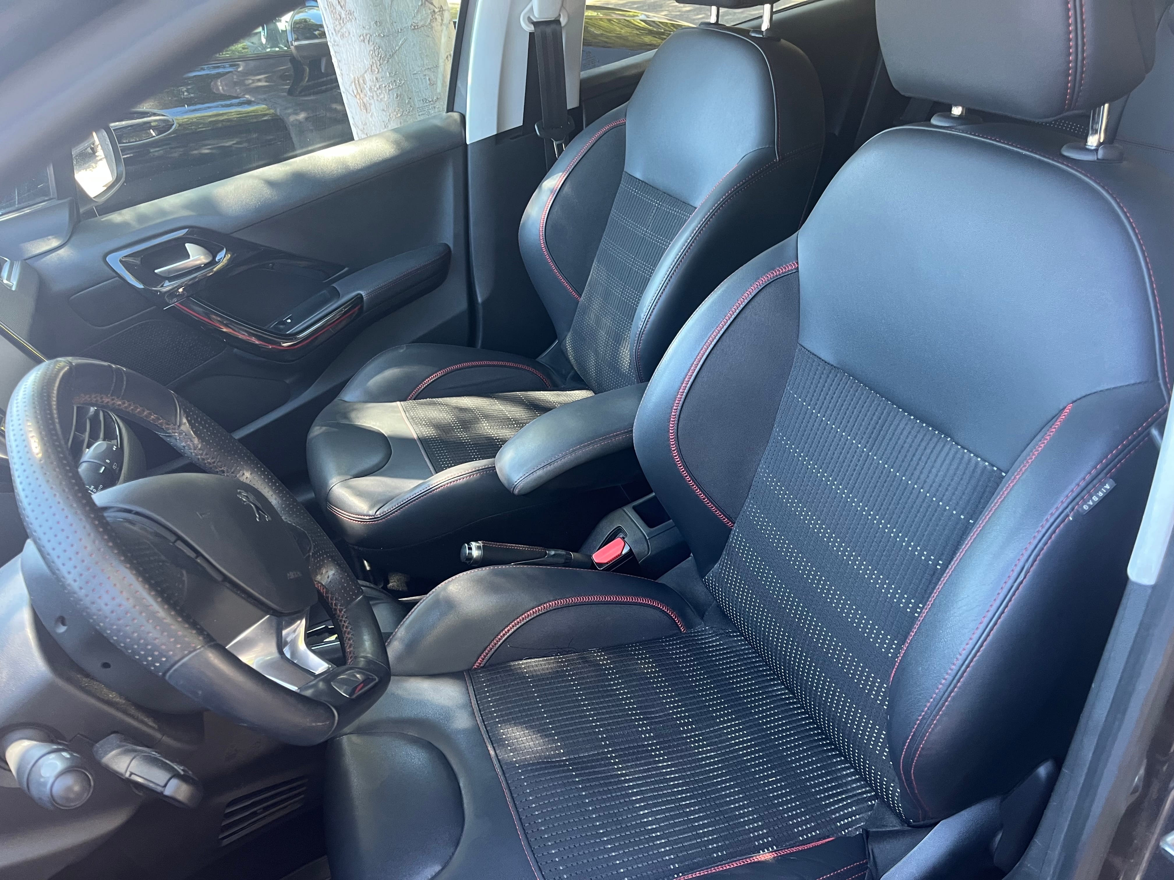 Peugeot 208 avec Régulateur de vitesse