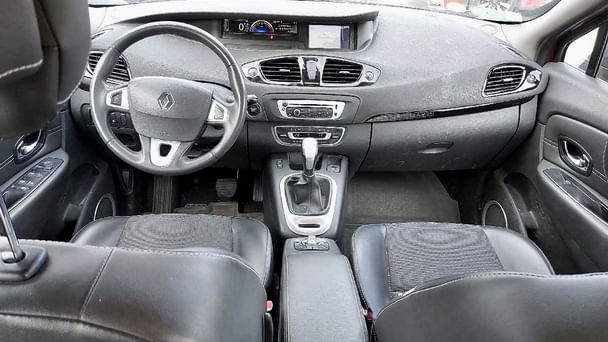 Renault Grand Scenic Louez le Renault Grand Scénic 7 Places – Spacieux, Confortable et Économique ! avec GPS