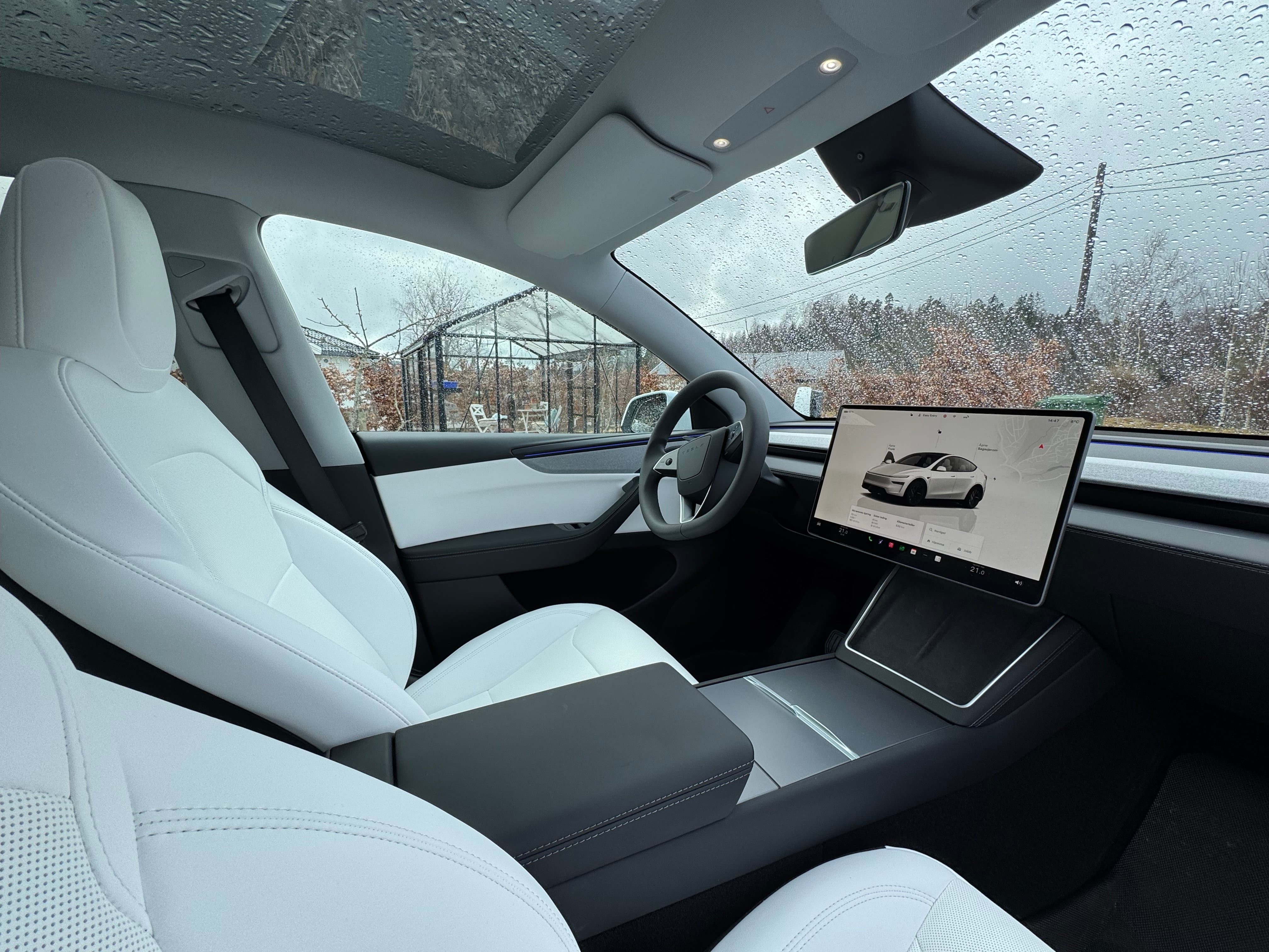 Tesla Model Y Long Range med Cruisekontroll