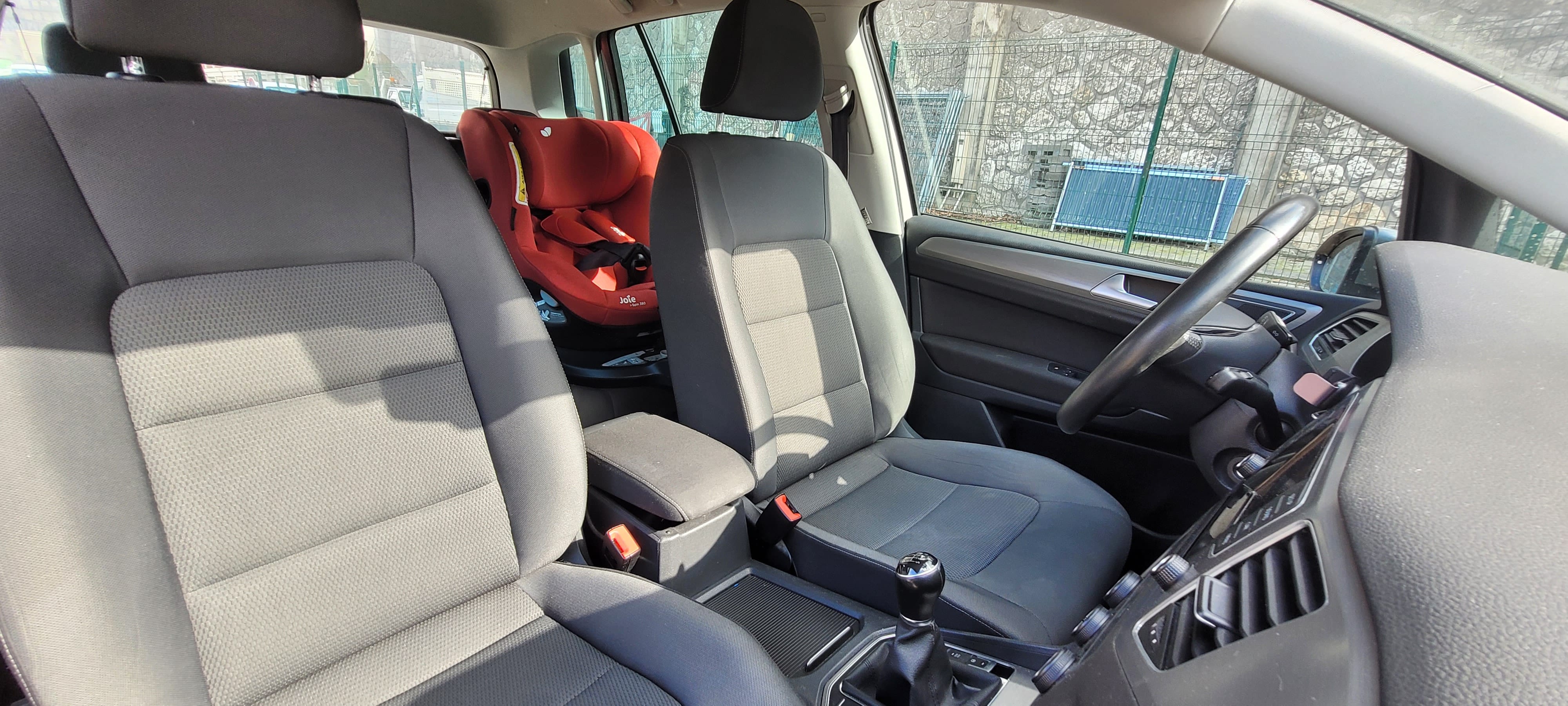 Volkswagen Golf Sportsvan (Coffre de 500L) avec Pneus neige