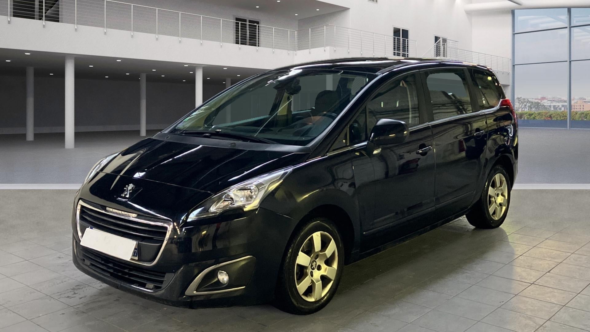 Peugeot 5008 avec GPS