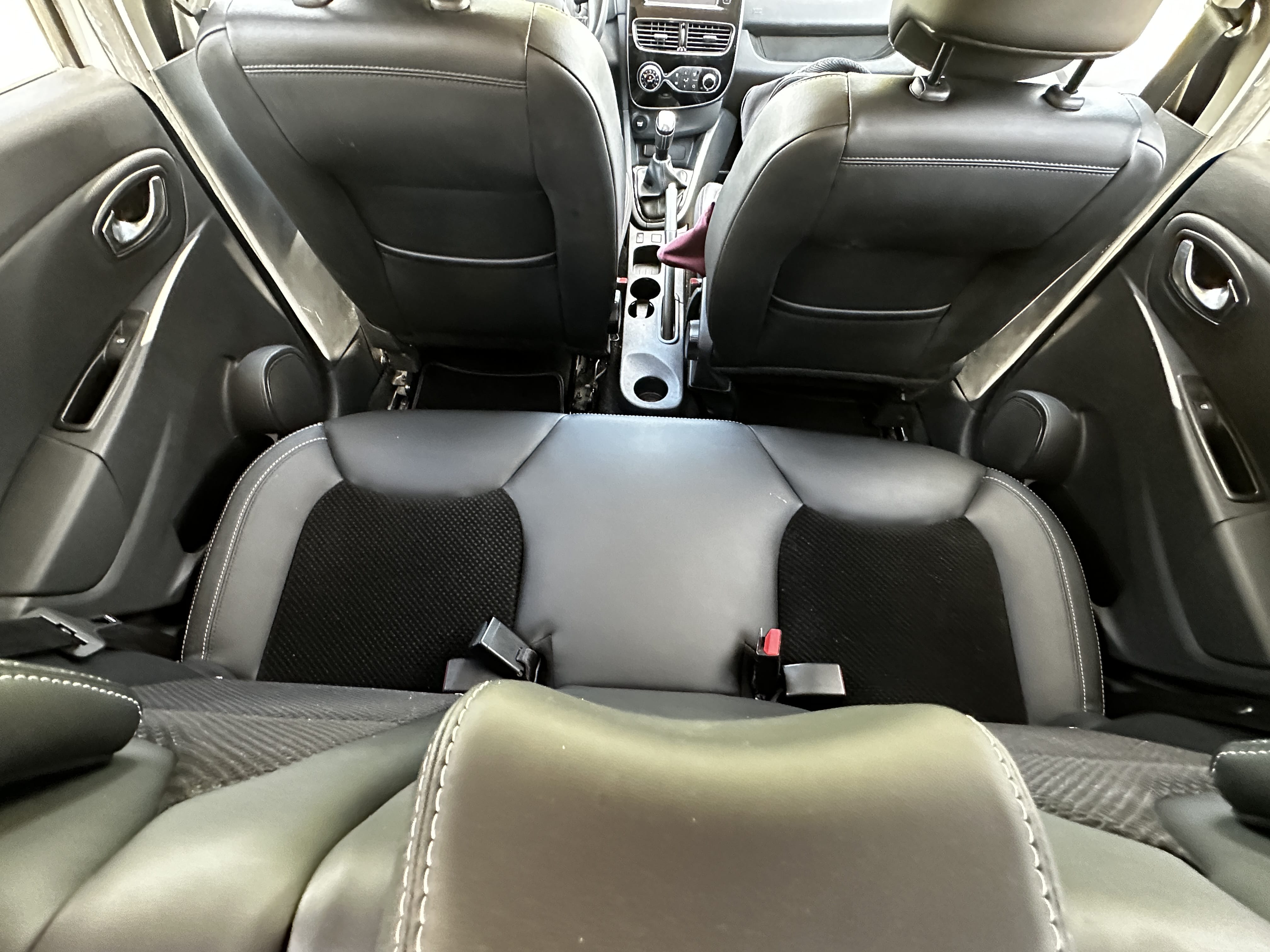 Renault Clio Estate  Louez la Renault Clio Estate Diesel – Grand Coffre, Économie & Confort à Bordeaux !