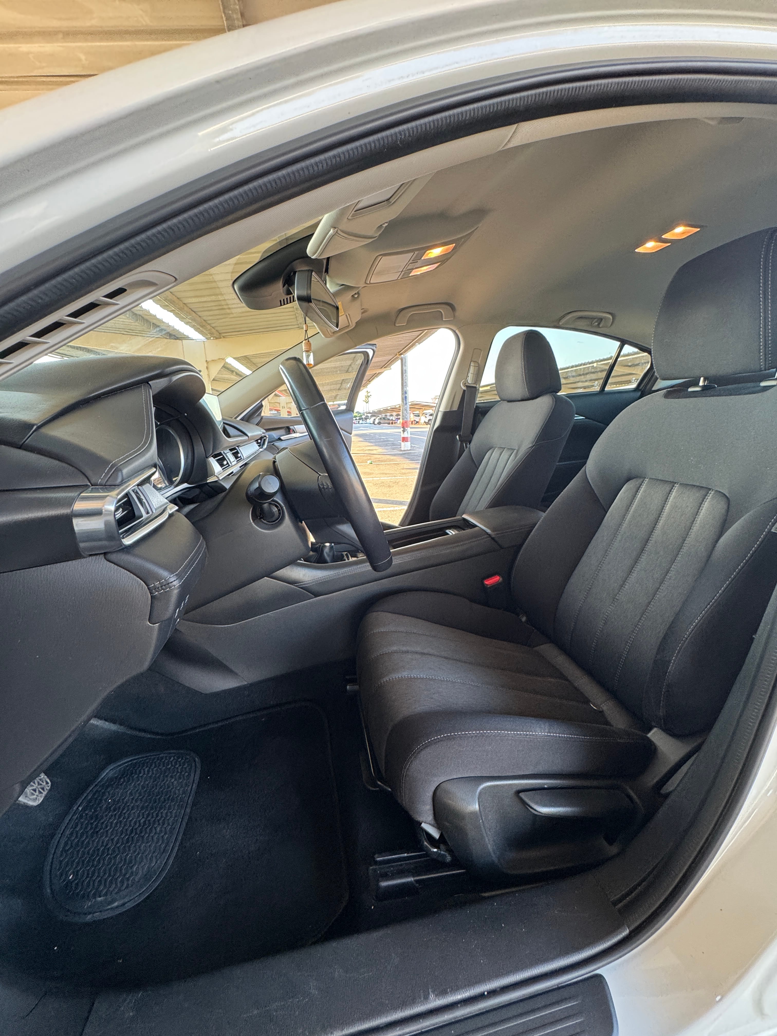 Mazda 6 2.2 con Silla infantil