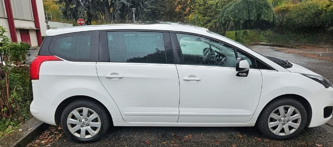 Peugeot 5008 1.6 HDI 7 places avec Climatisation