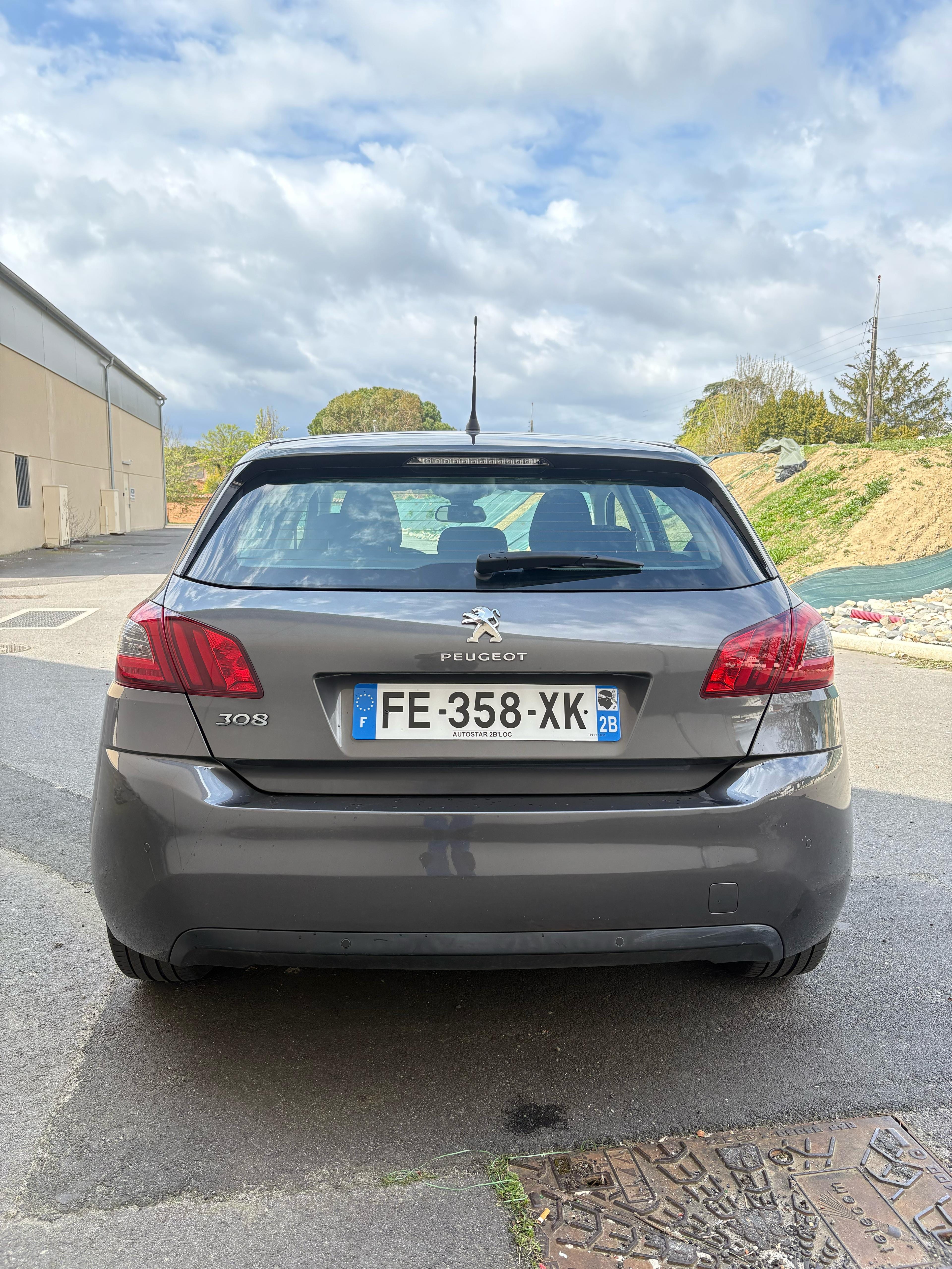Peugeot 308 avec Dashcam