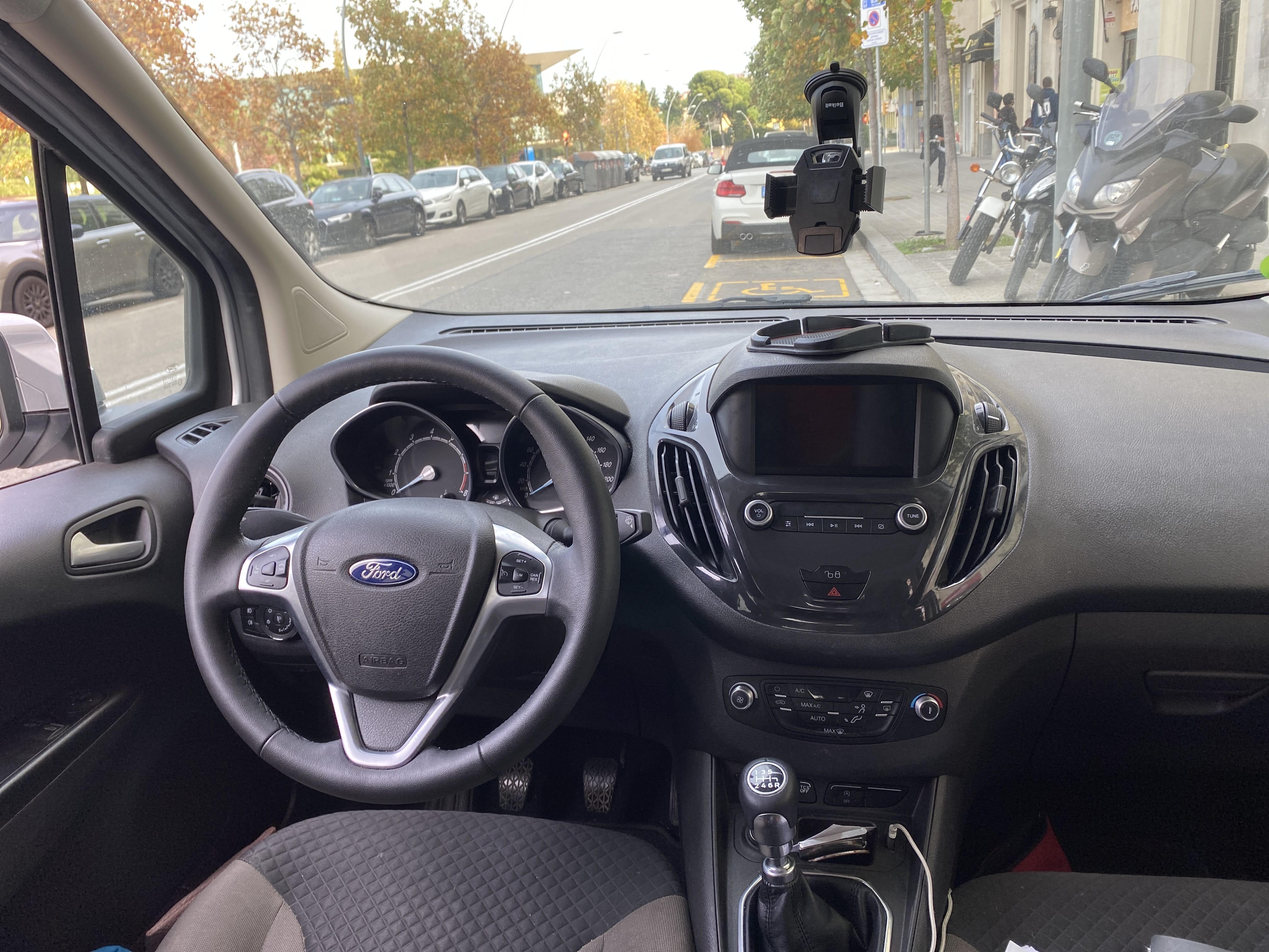 Ford Tourneo Courier con Control de velocidad