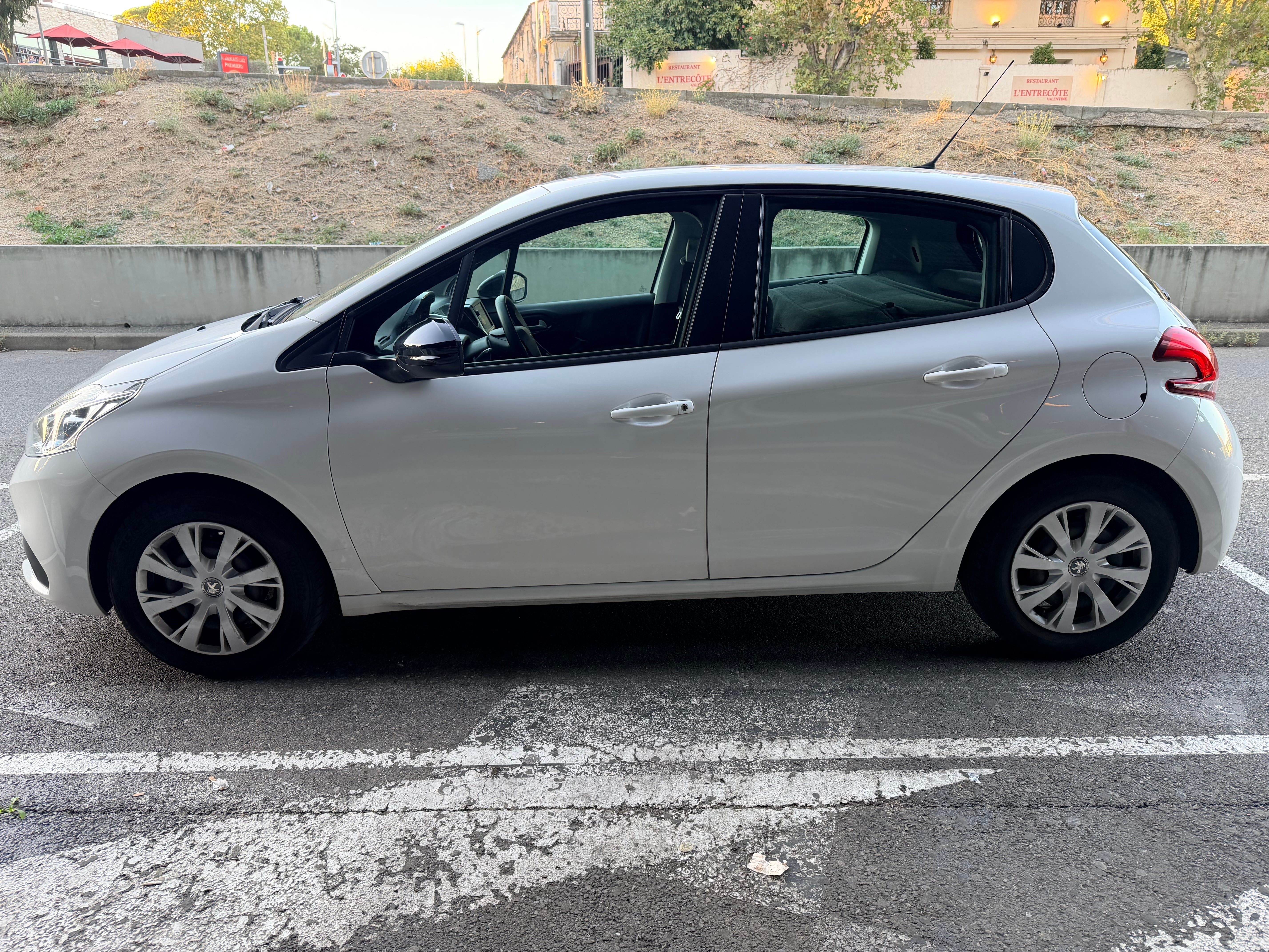 Peugeot 208 Société mit Klimaanlage