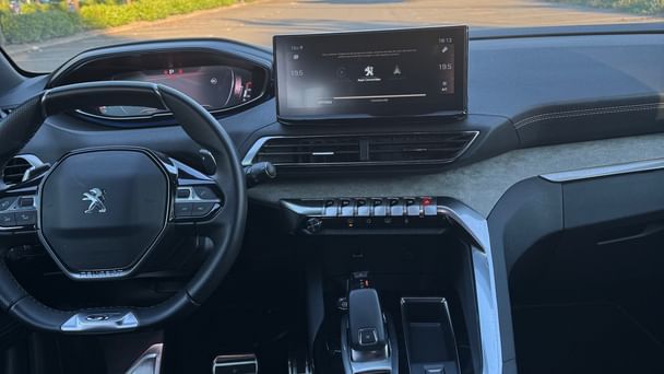 Peugeot 5008 avec GPS