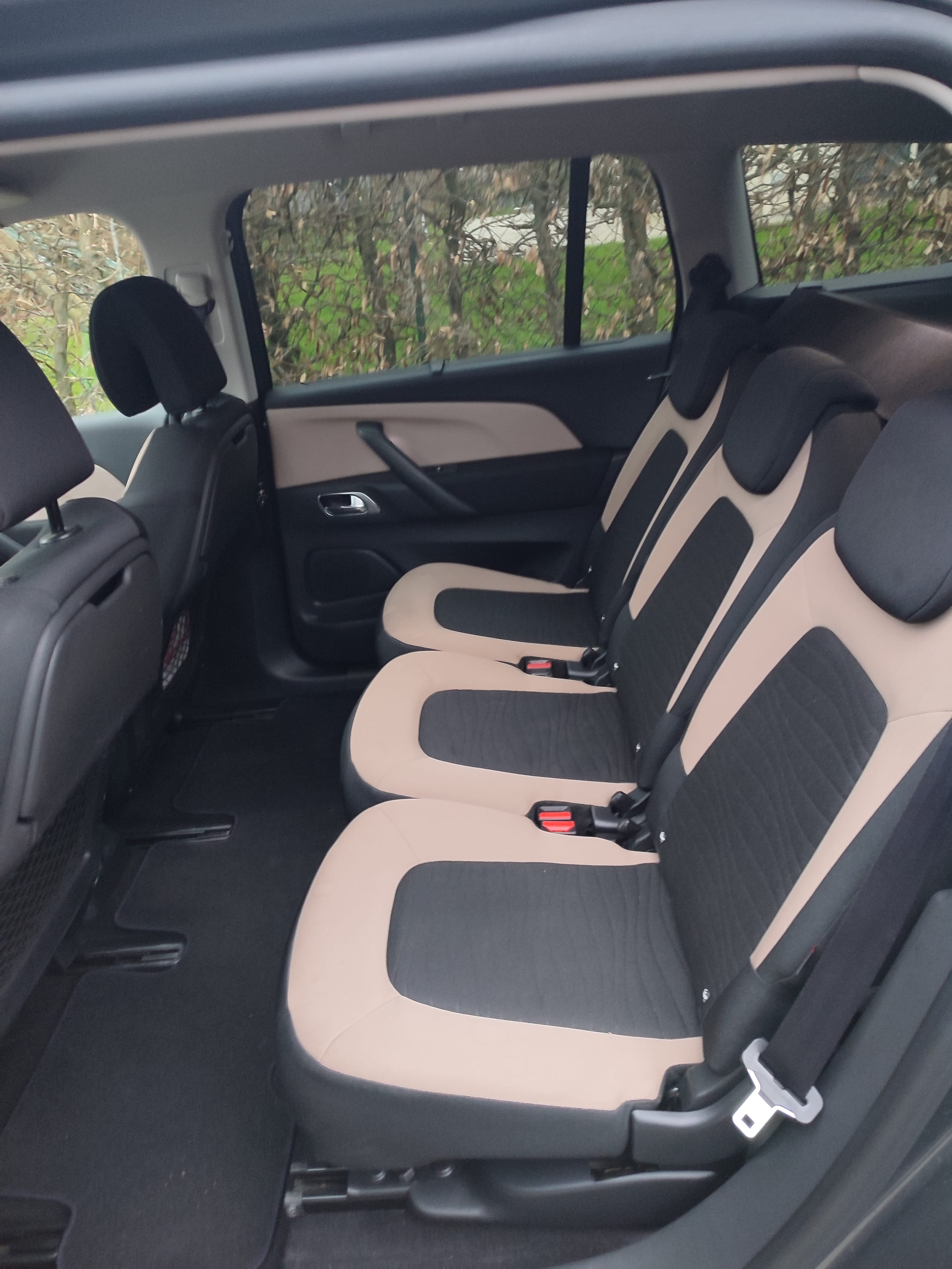 Citroen C4 Grand Picasso avec Coffre de toit