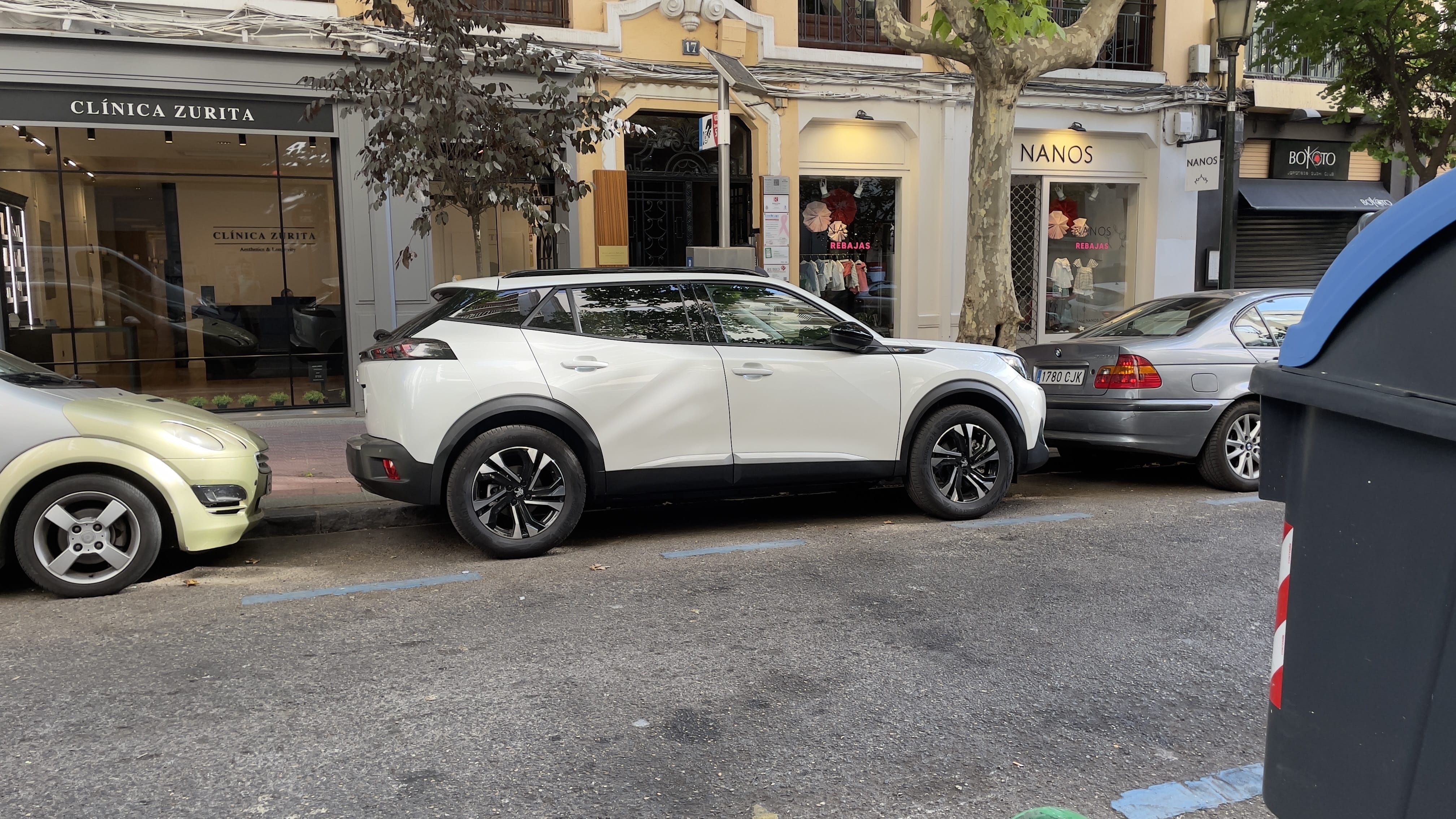 Peugeot e-2008 con Silla infantil