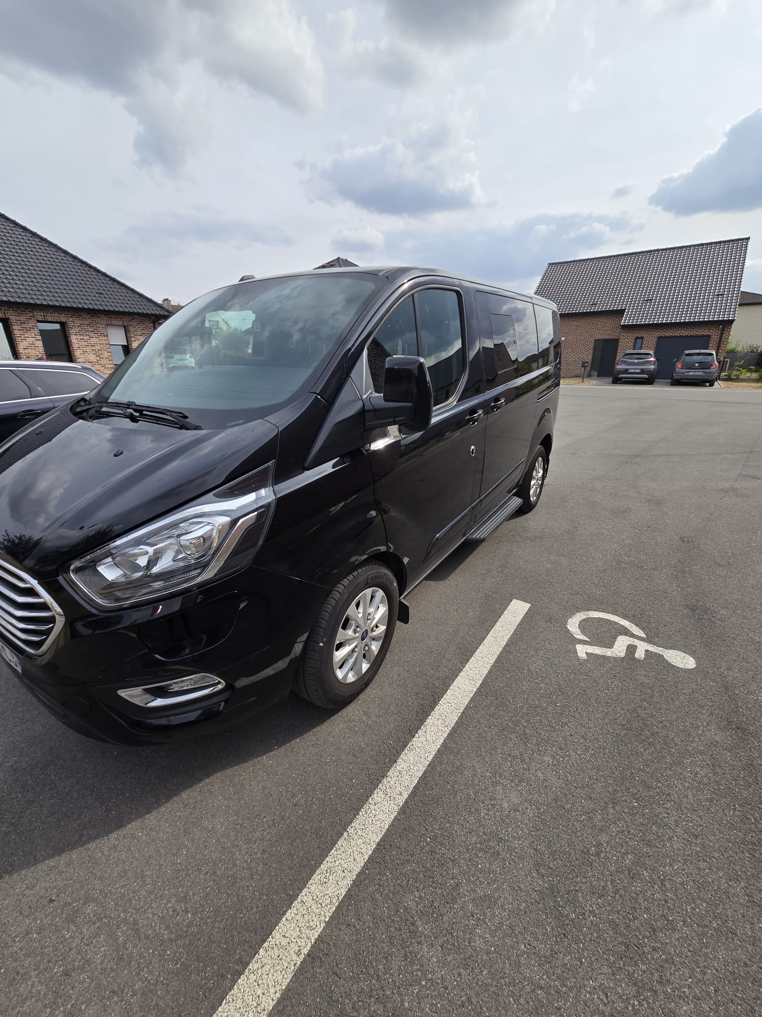 Ford Tourneo Custom, 2020, Essence 95 / Électrique (hybride), automatique, 8 places