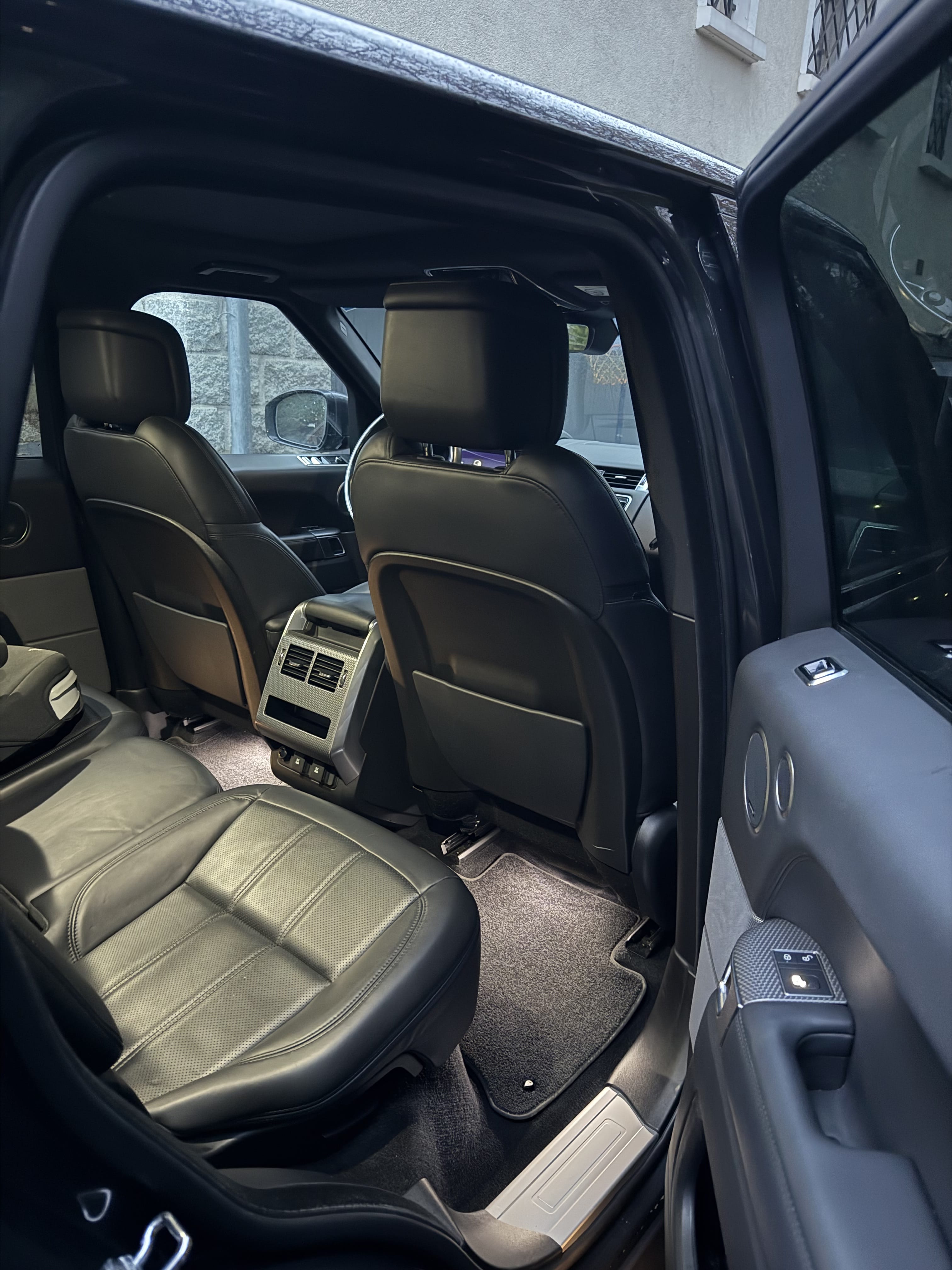 Land-Rover Range Rover Sport avec Entrée audio / iPod