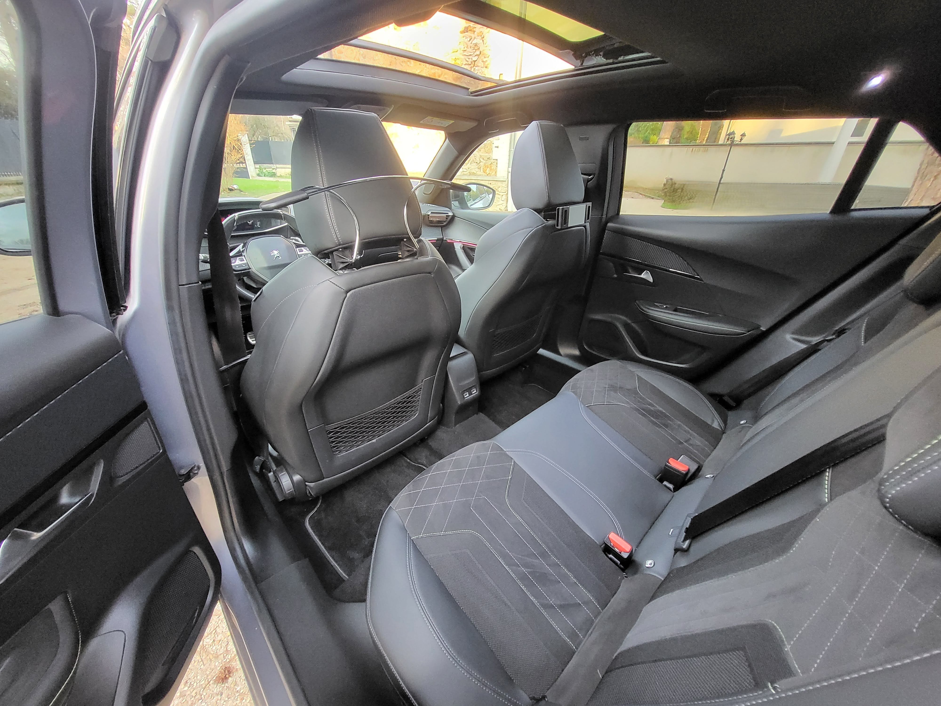 Peugeot 2008 *LIVRAISON* GT Line Toit ouvrant + Sièges chauf + Android Apple Carplay avec Apple CarPlay