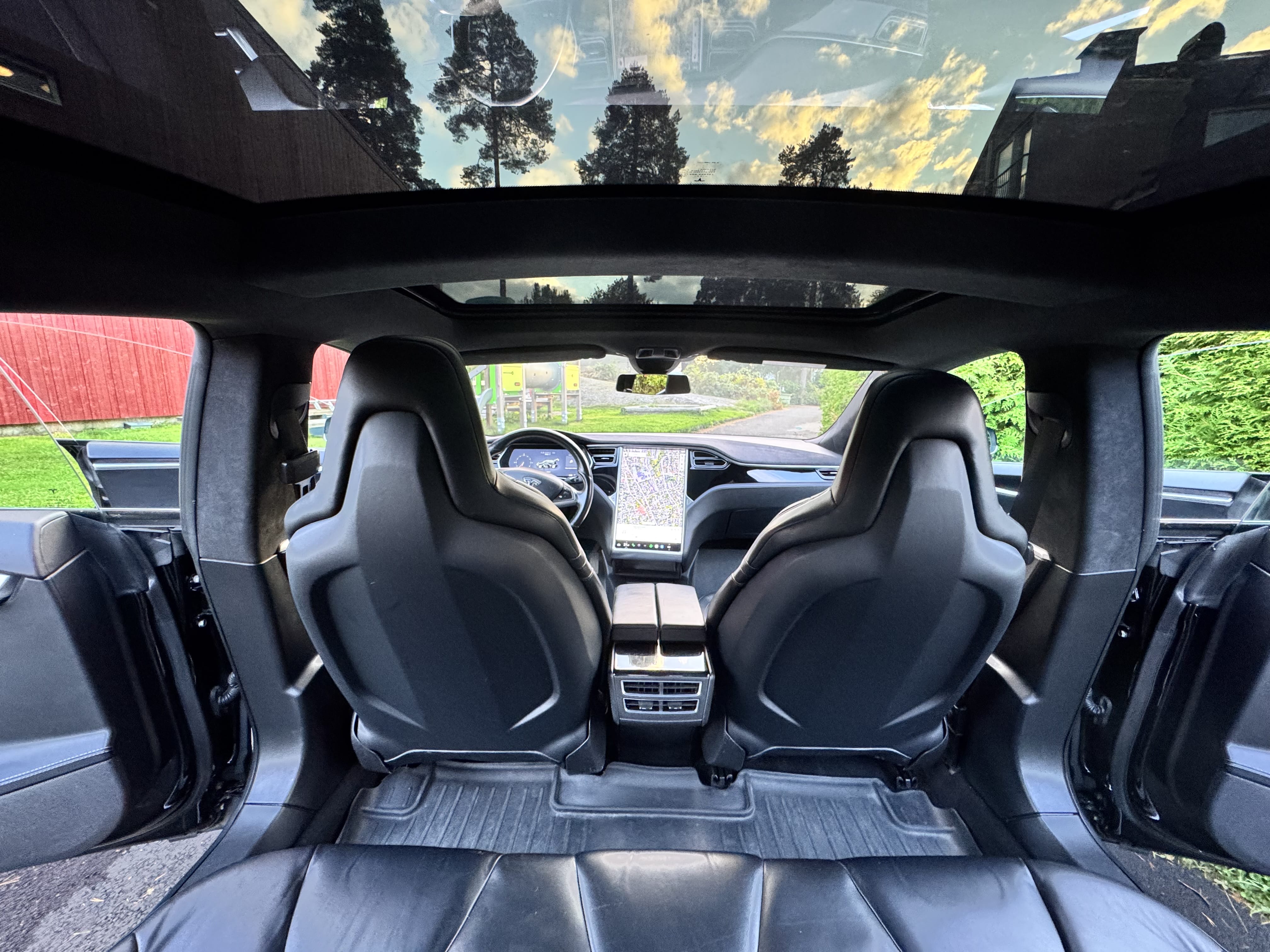 Tesla Model S 75D with Audio / iPod input
