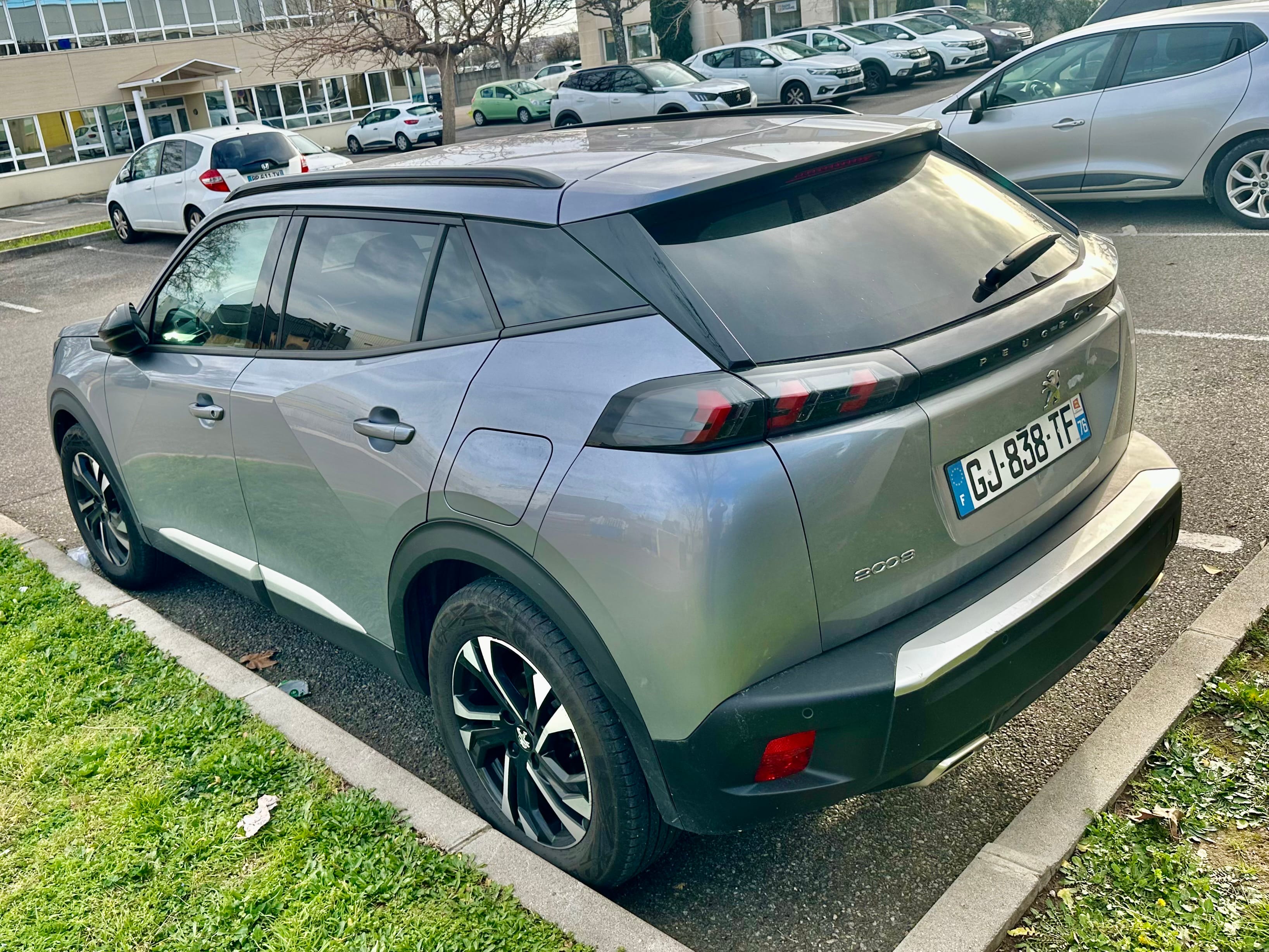 Peugeot 2008 II 130cv STYLE essence avec Android Auto