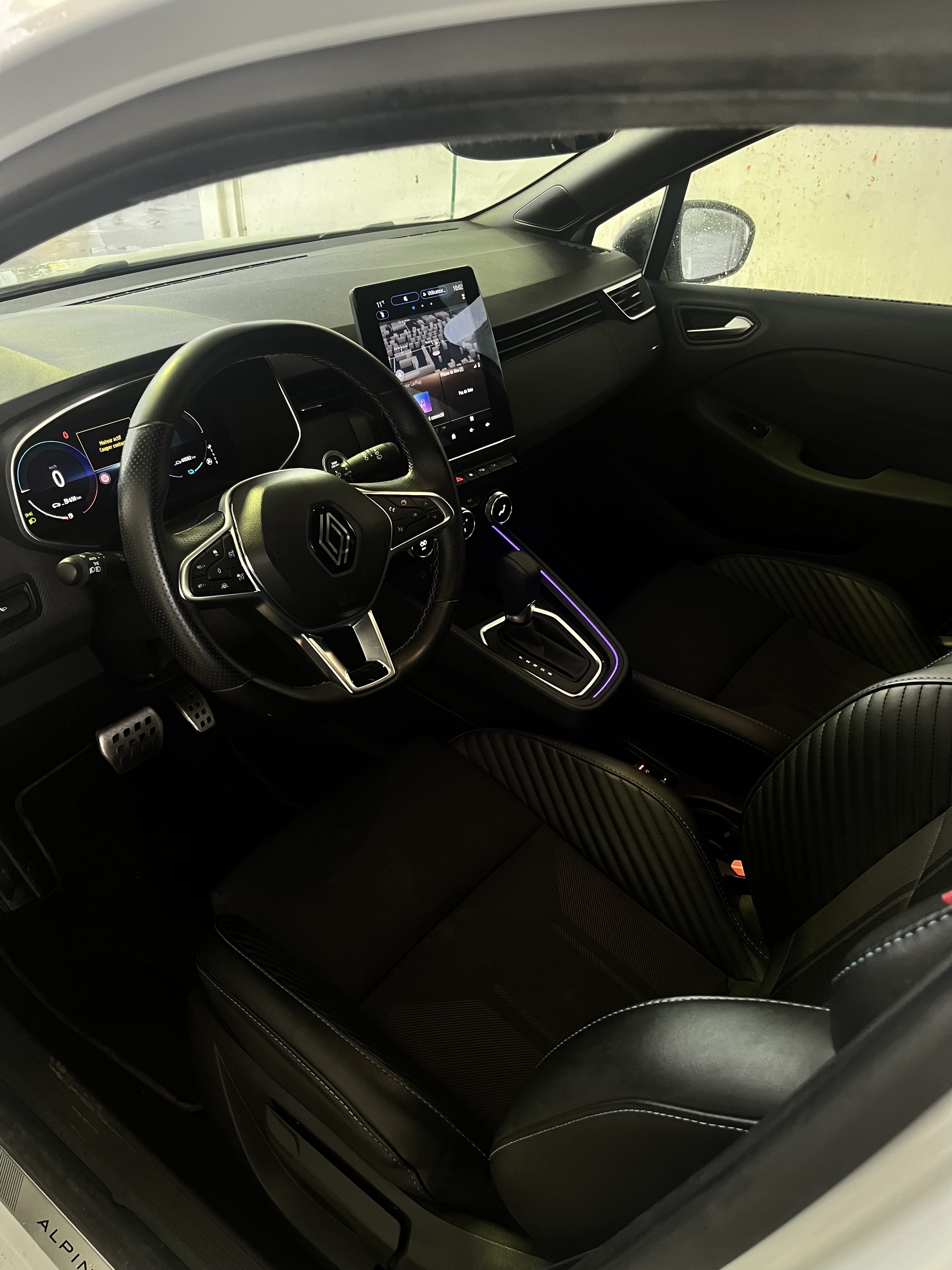 Renault Clio E-tech with Cruise control