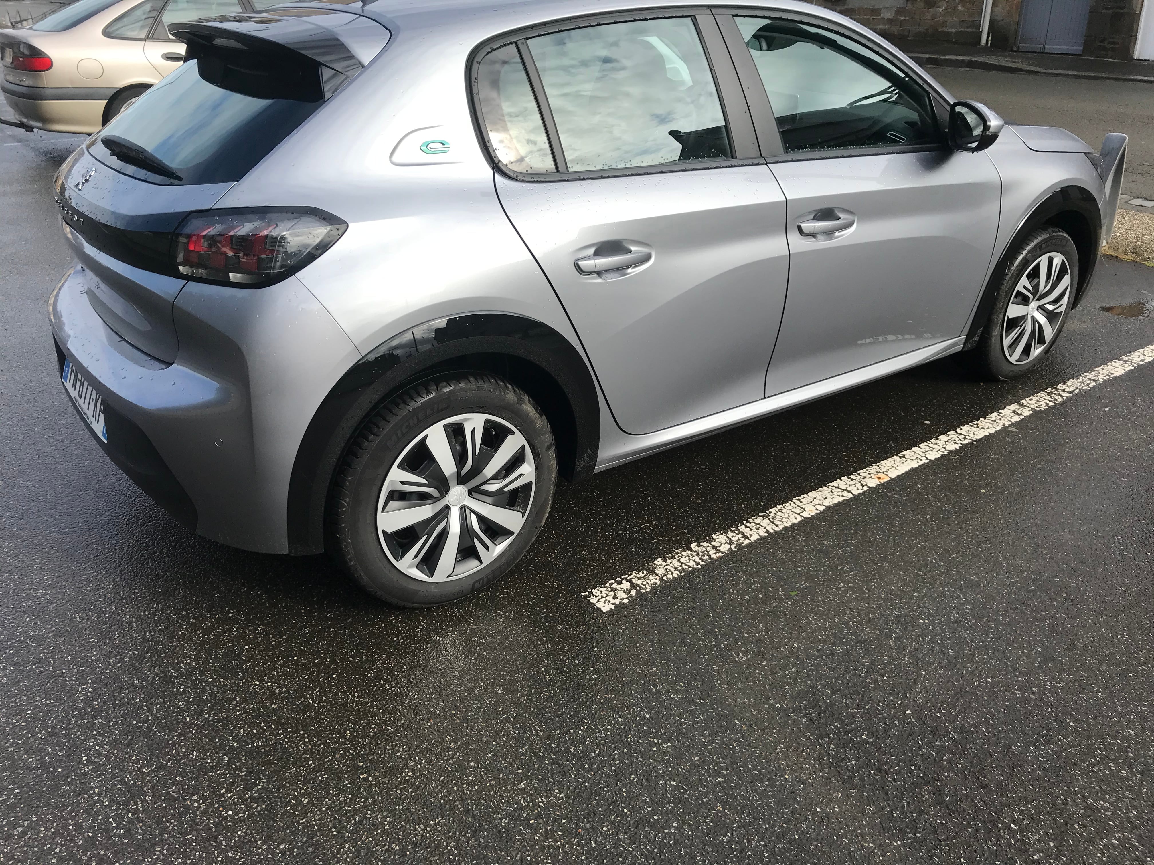 Peugeot e-208 Style Électrique avec Climatisation