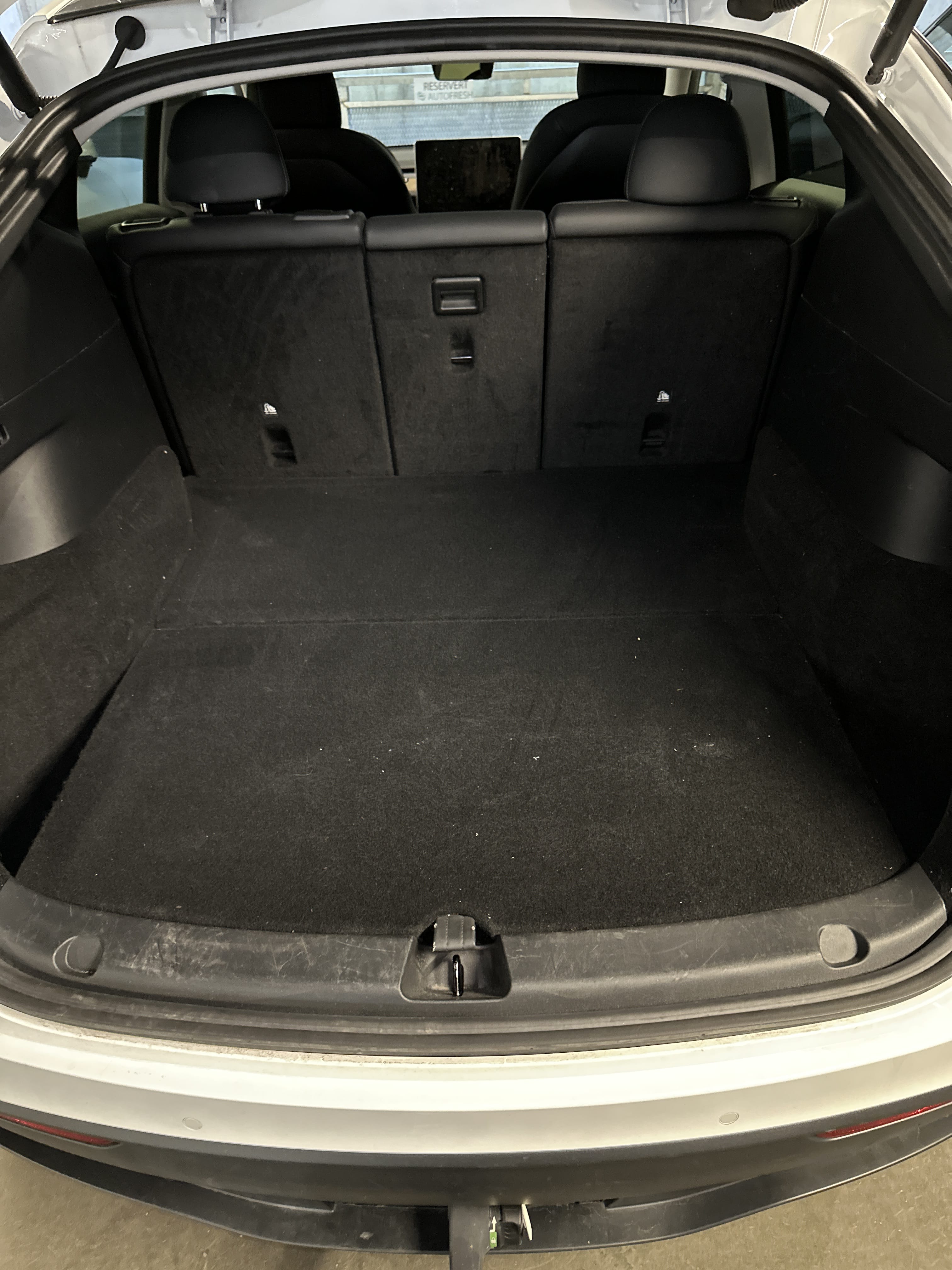 Tesla Model Y med Bluetooth audio