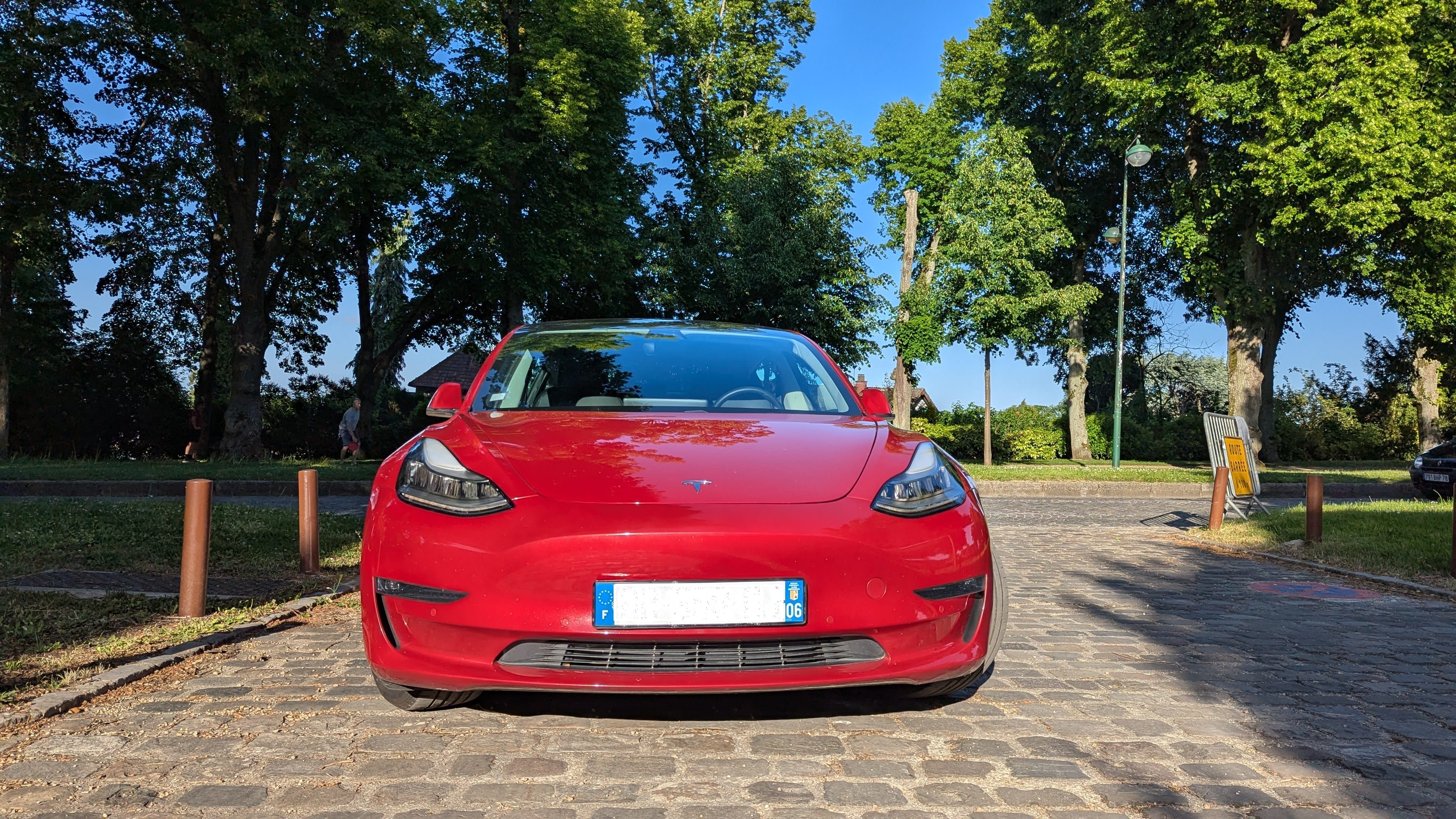 Tesla Model 3 Long Range 4x4 - Rouge avec Dashcam