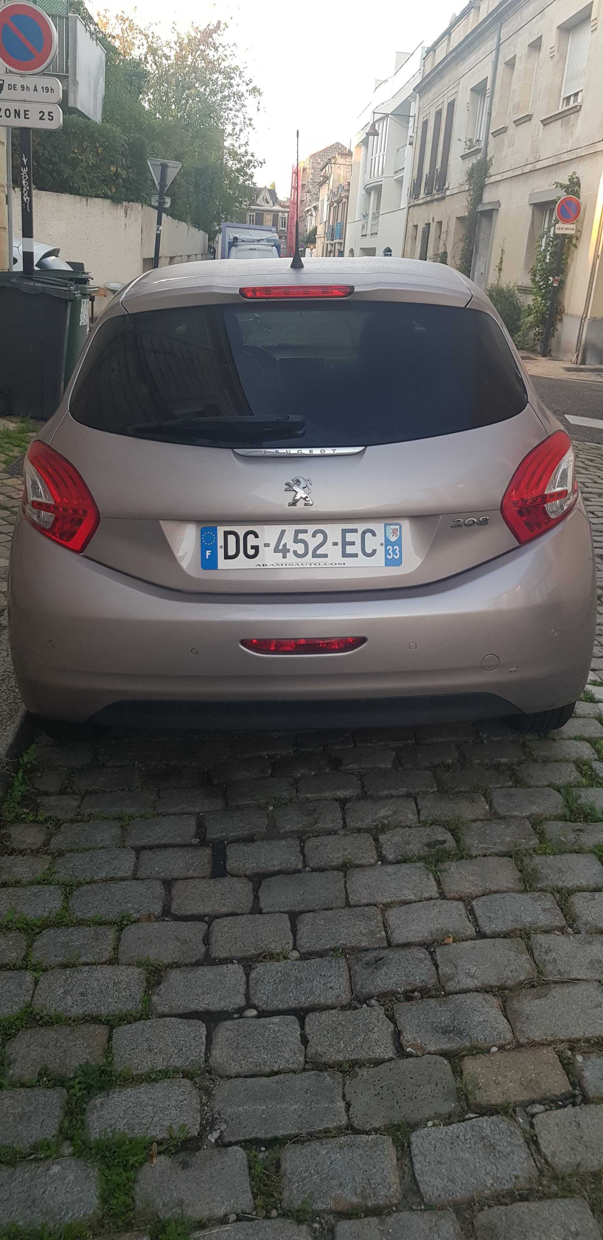 Peugeot 208 with Bluetooth audio
