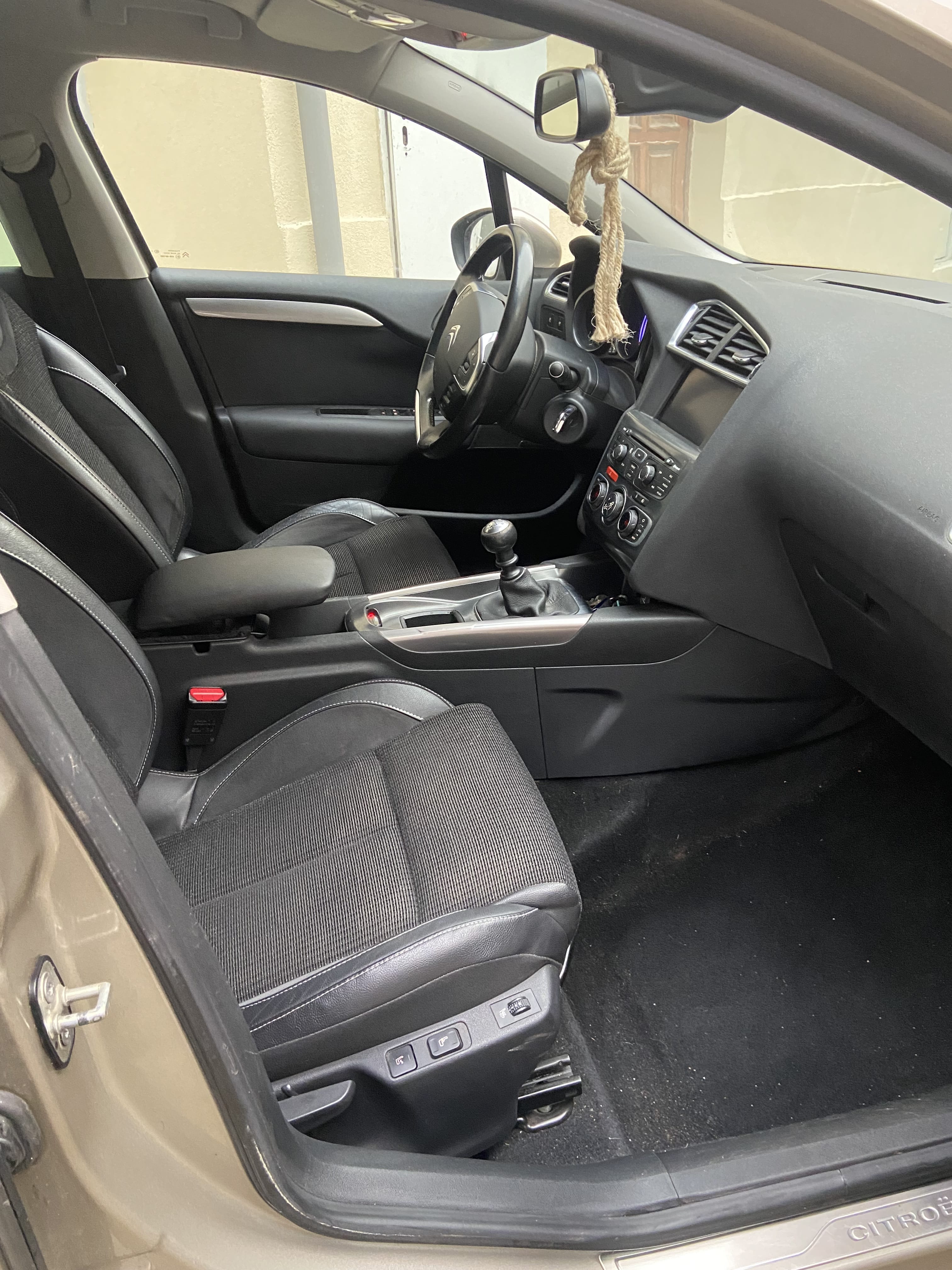 Citroen C4 avec Entrée audio / iPod