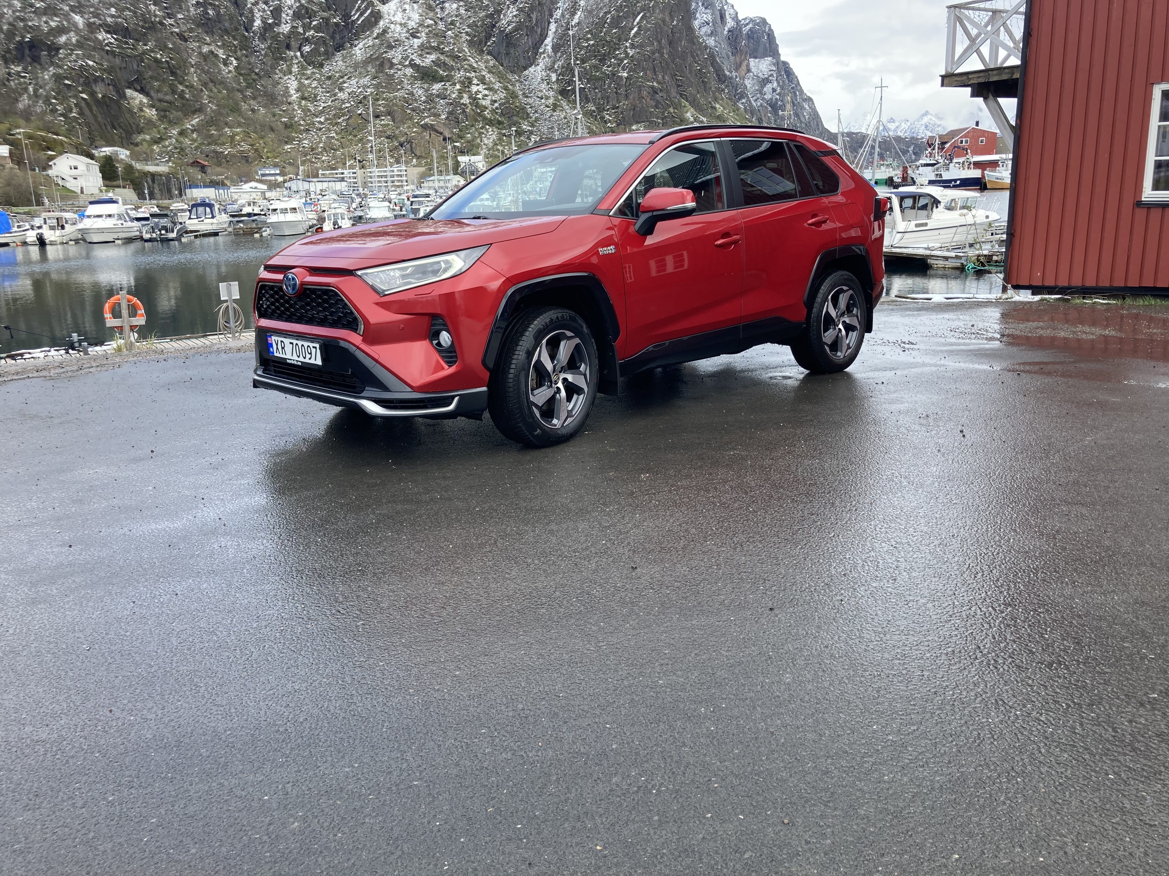 Toyota Rav4 Hybrid LE with Backup camera