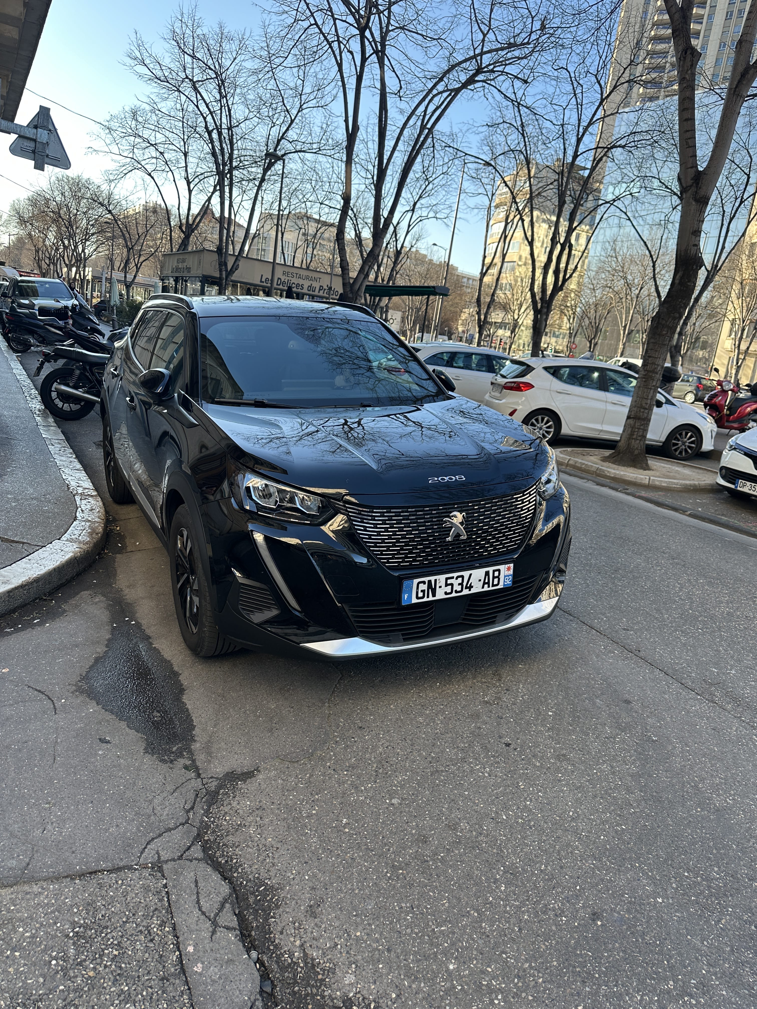 Peugeot e-2008 con Aire acondicionado