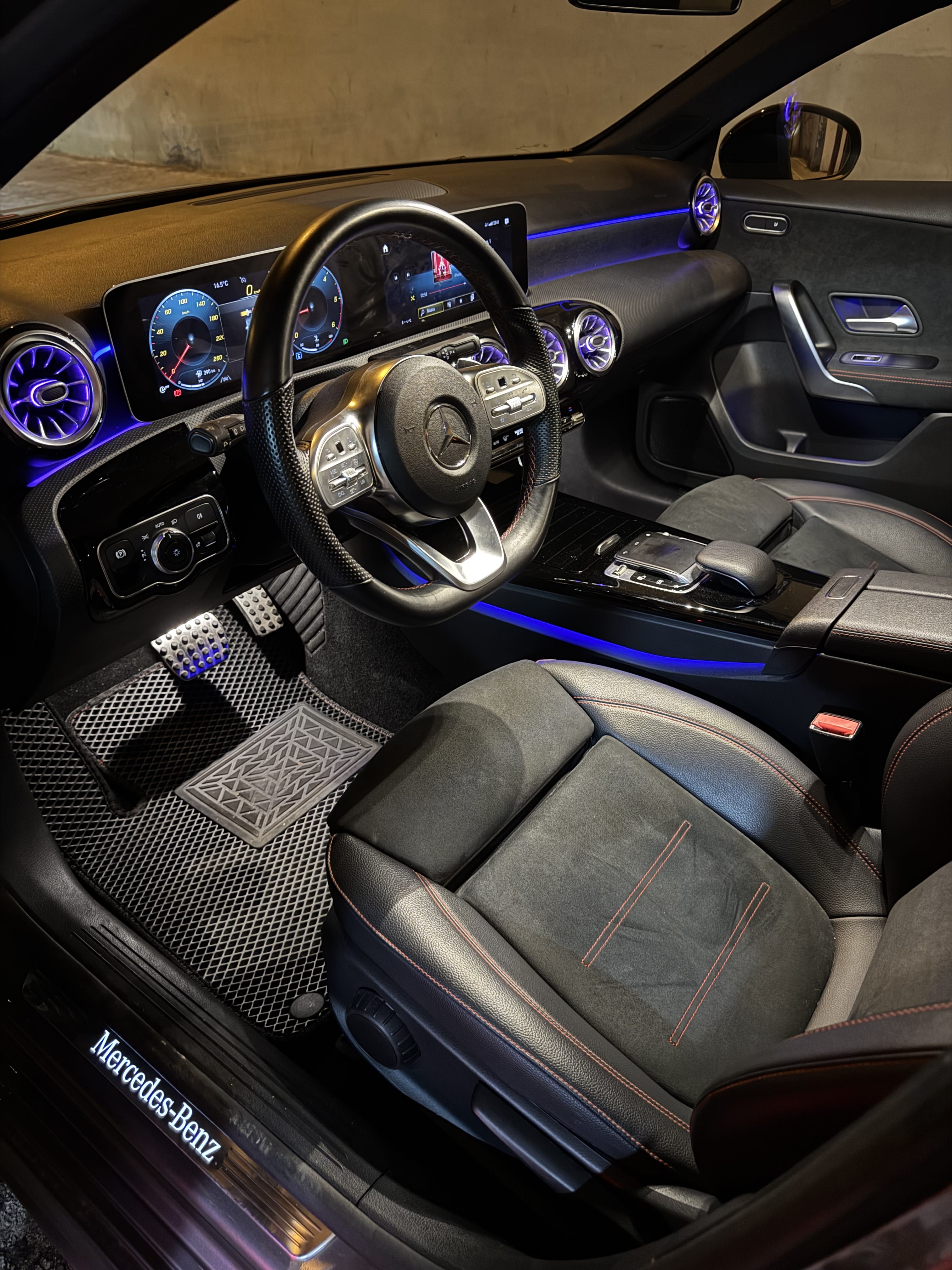 Mercedes-Benz Clase A 180 mit Navigationsgerät