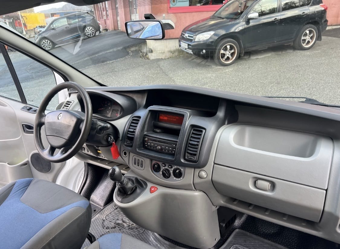 Renault Trafic 2.0 DCI 115 med Bluetooth audio