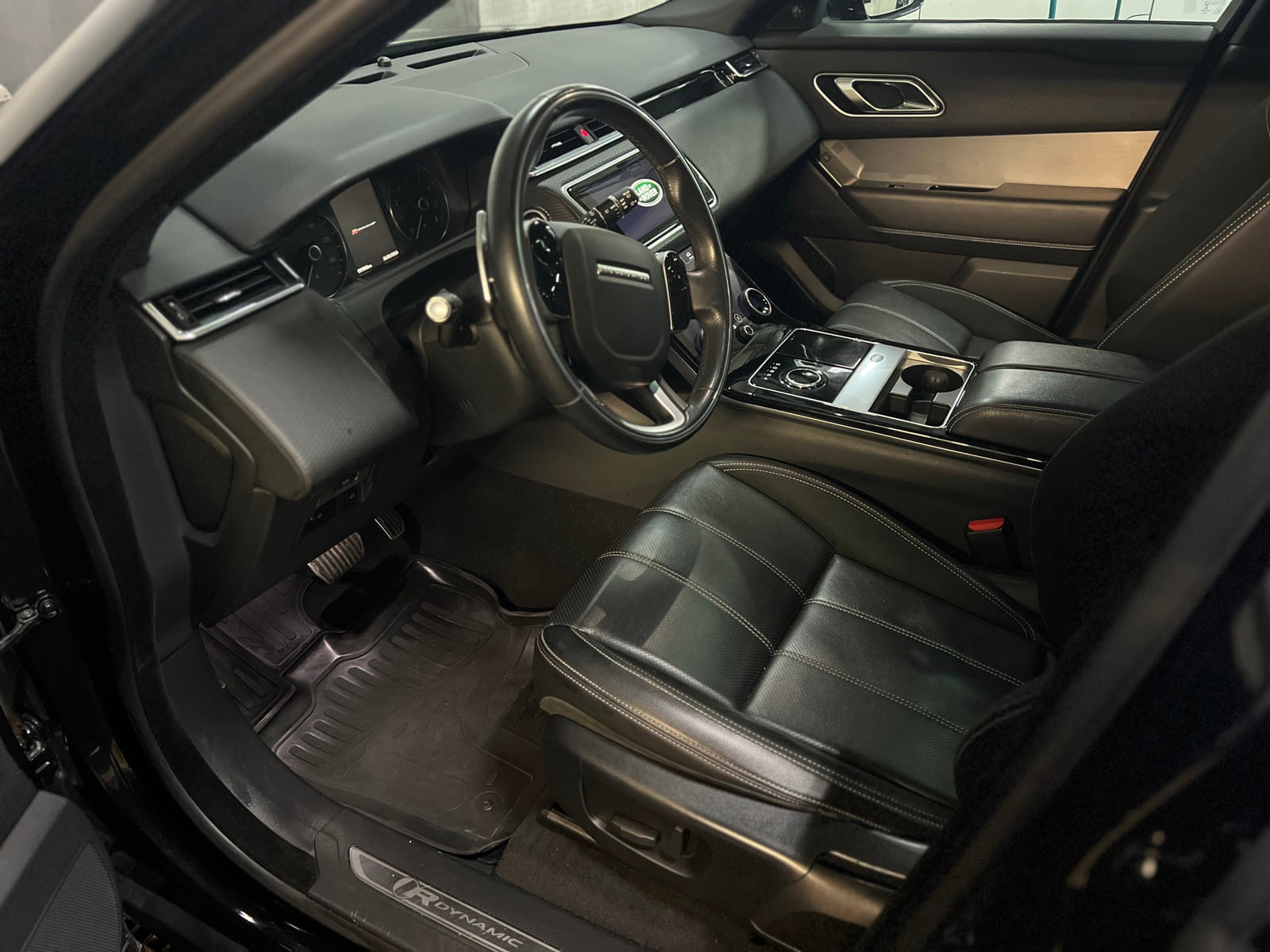 Land-Rover Range Rover Velar P250 R-Dynamic SE 2L Turbo med GPS