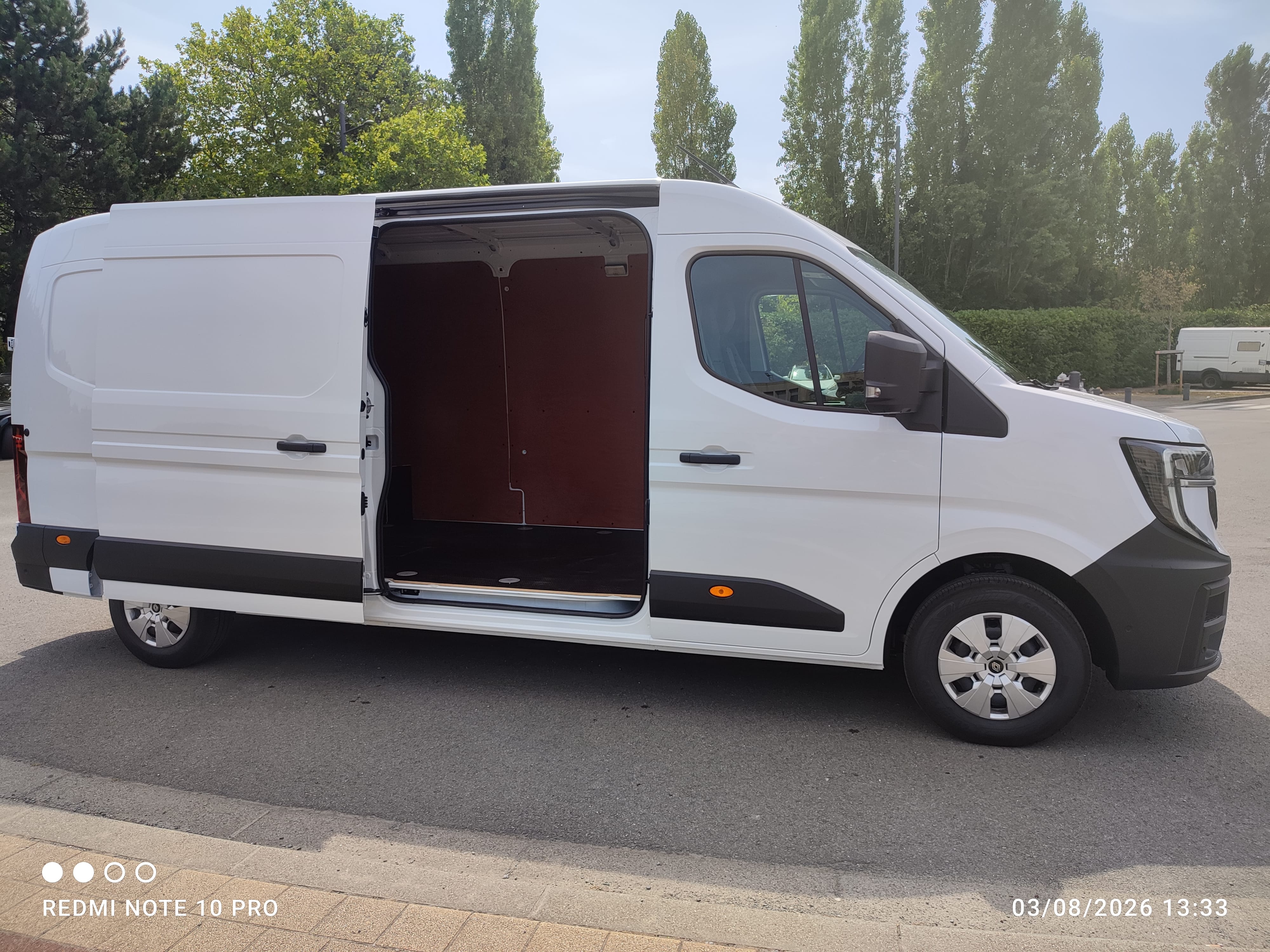 Renault Master L3H2 automatique – Grand volume, caméra de recul et confort optimal met Bluetooth audio