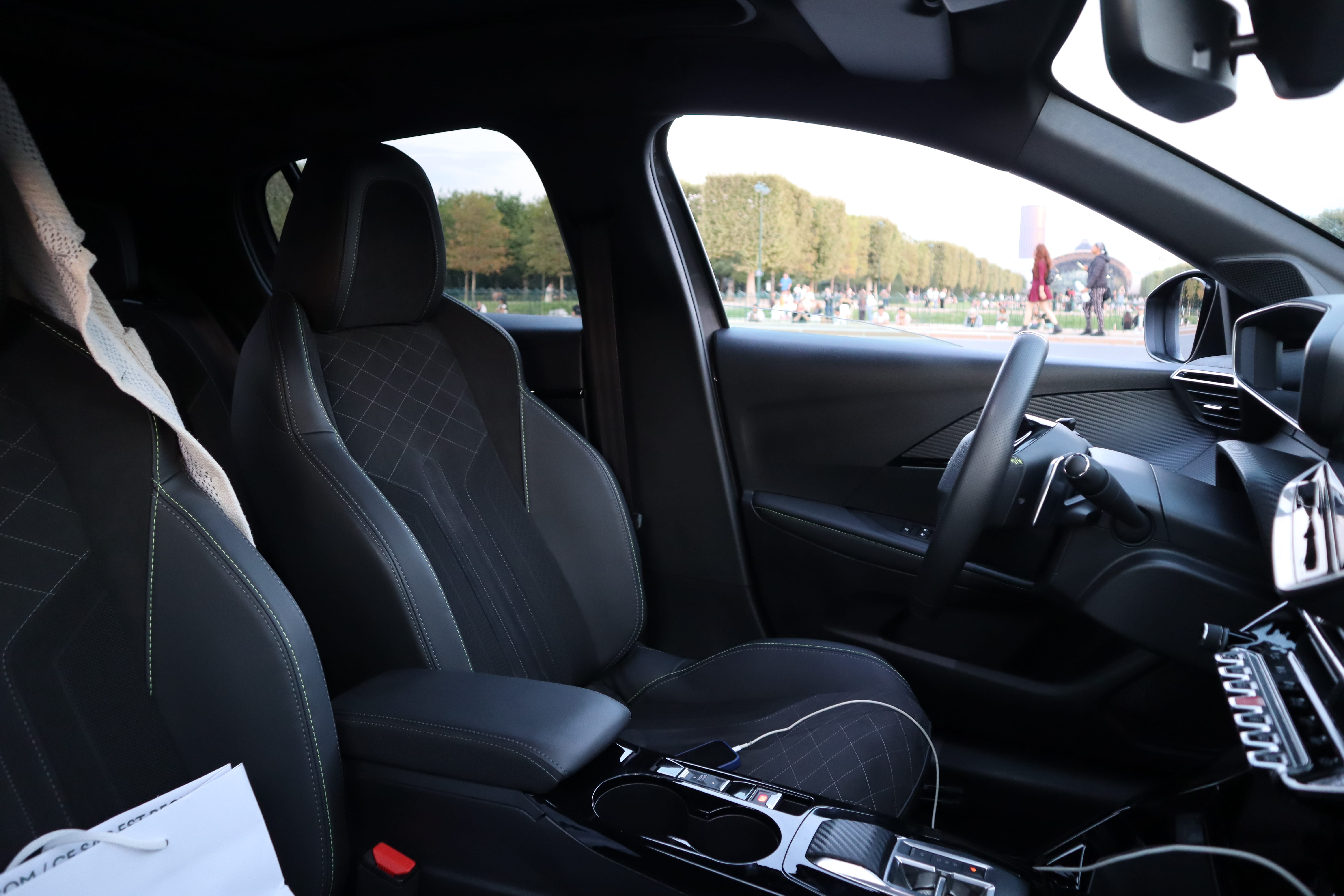 Peugeot 208 GT Line avec Audio Bluetooth
