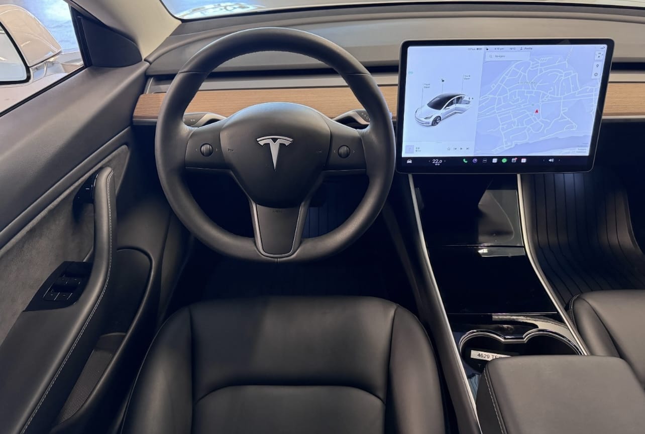 Tesla Model 3 Long Range med Cruisekontroll