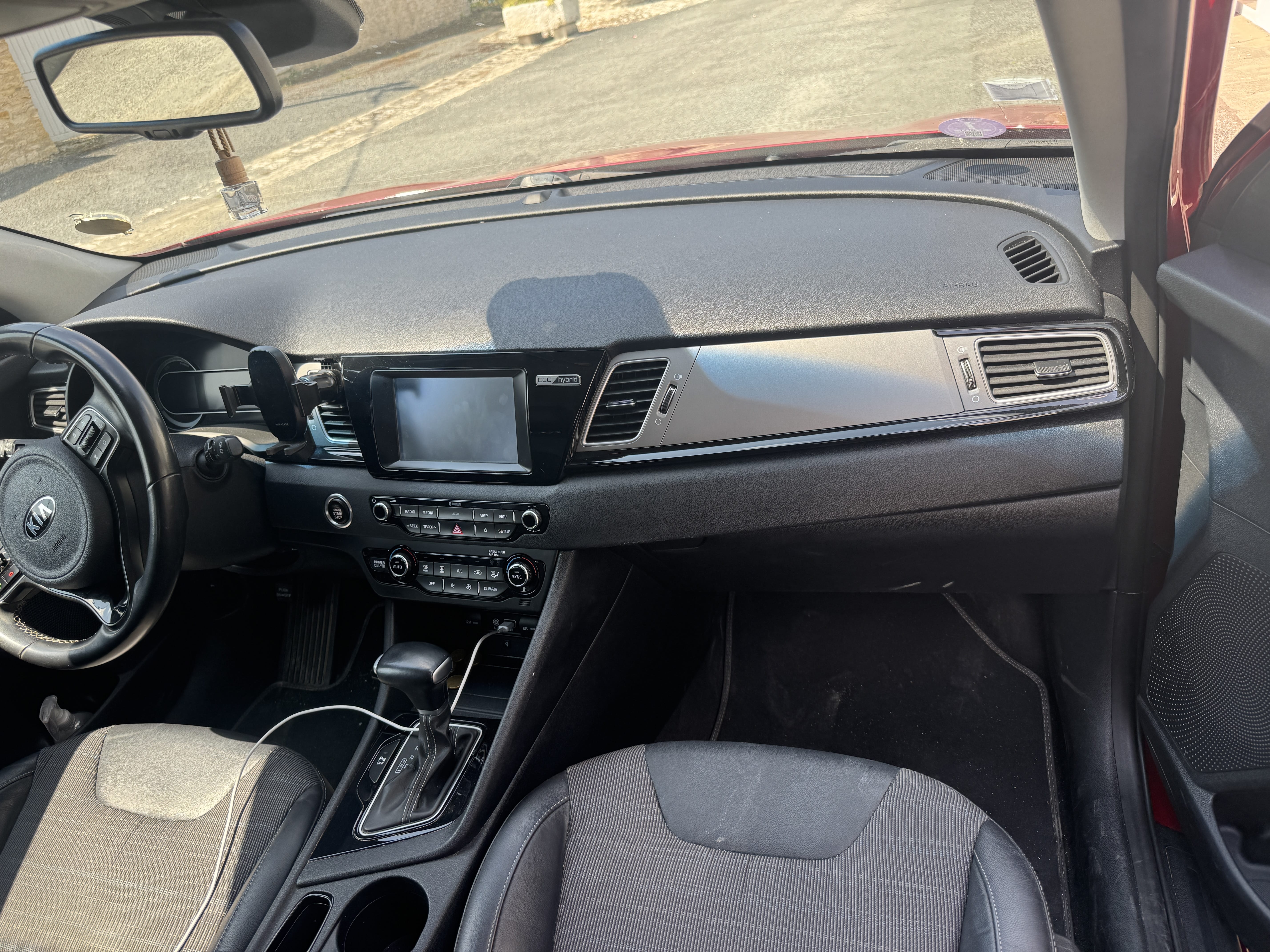 Kia Niro Hybride avec Siège bébé
