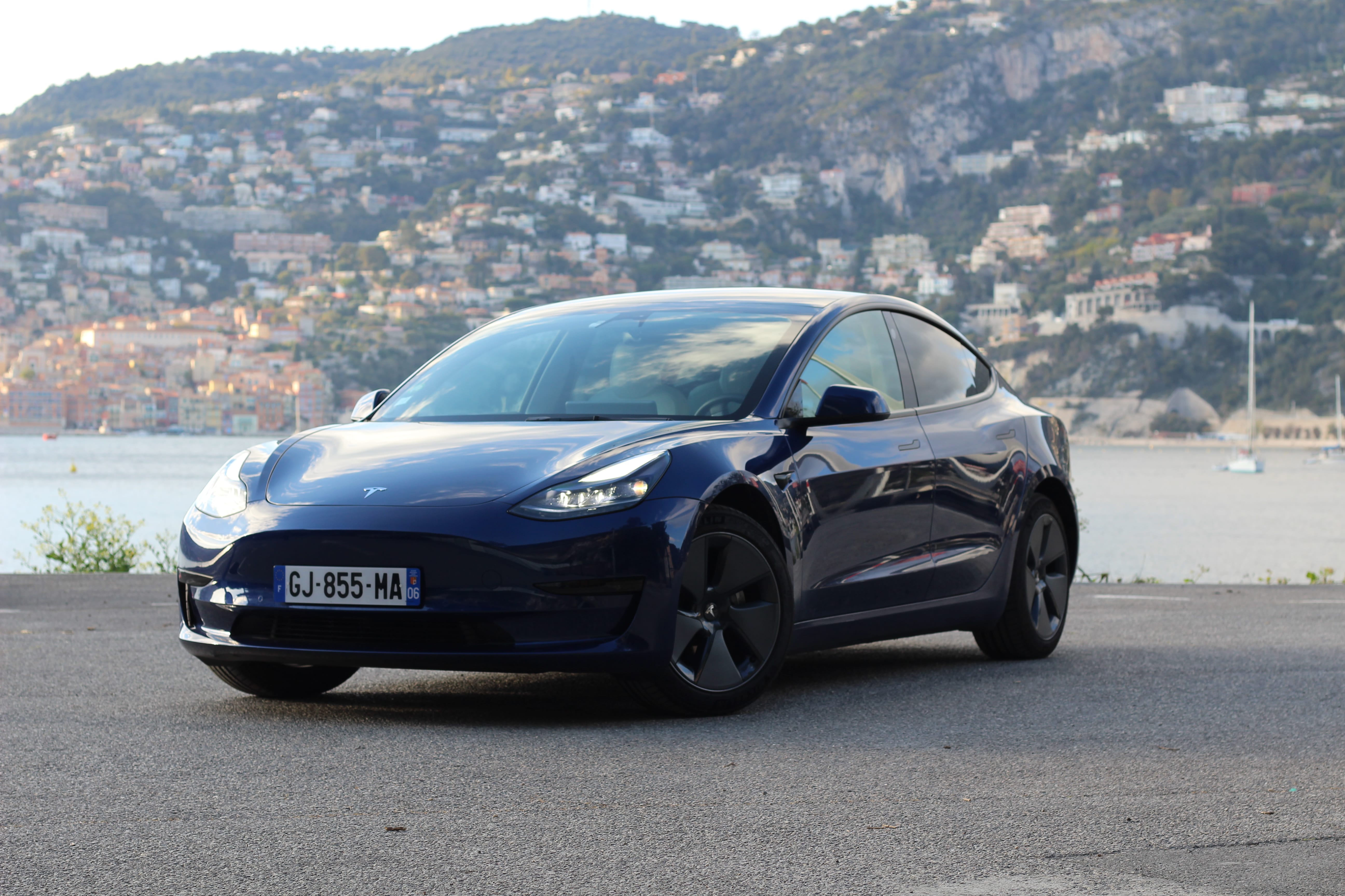 Tesla Model 3 RWD Bleue Intérieur blanc, 2022, Électrique, automatique