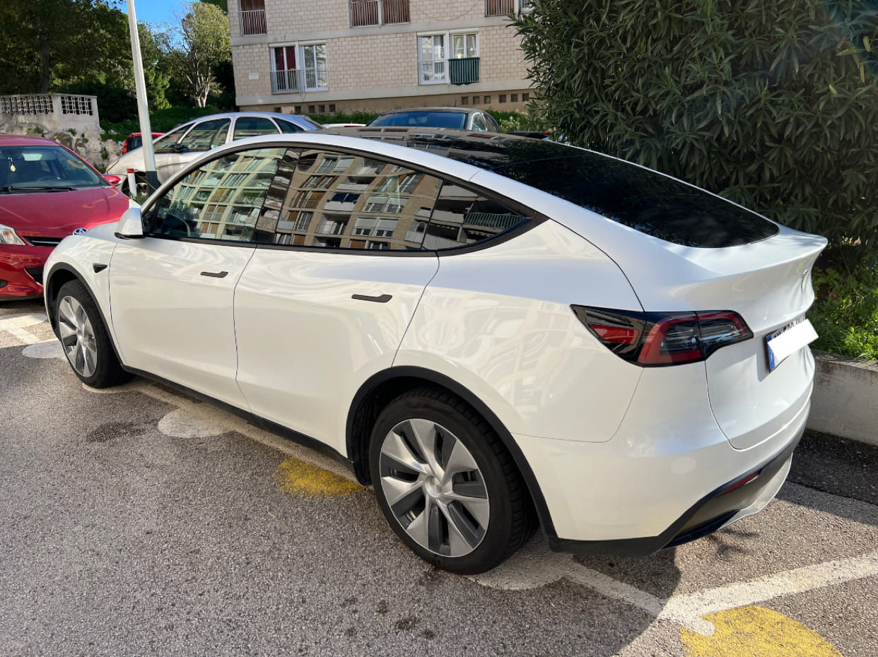 Tesla Model Y avec GPS