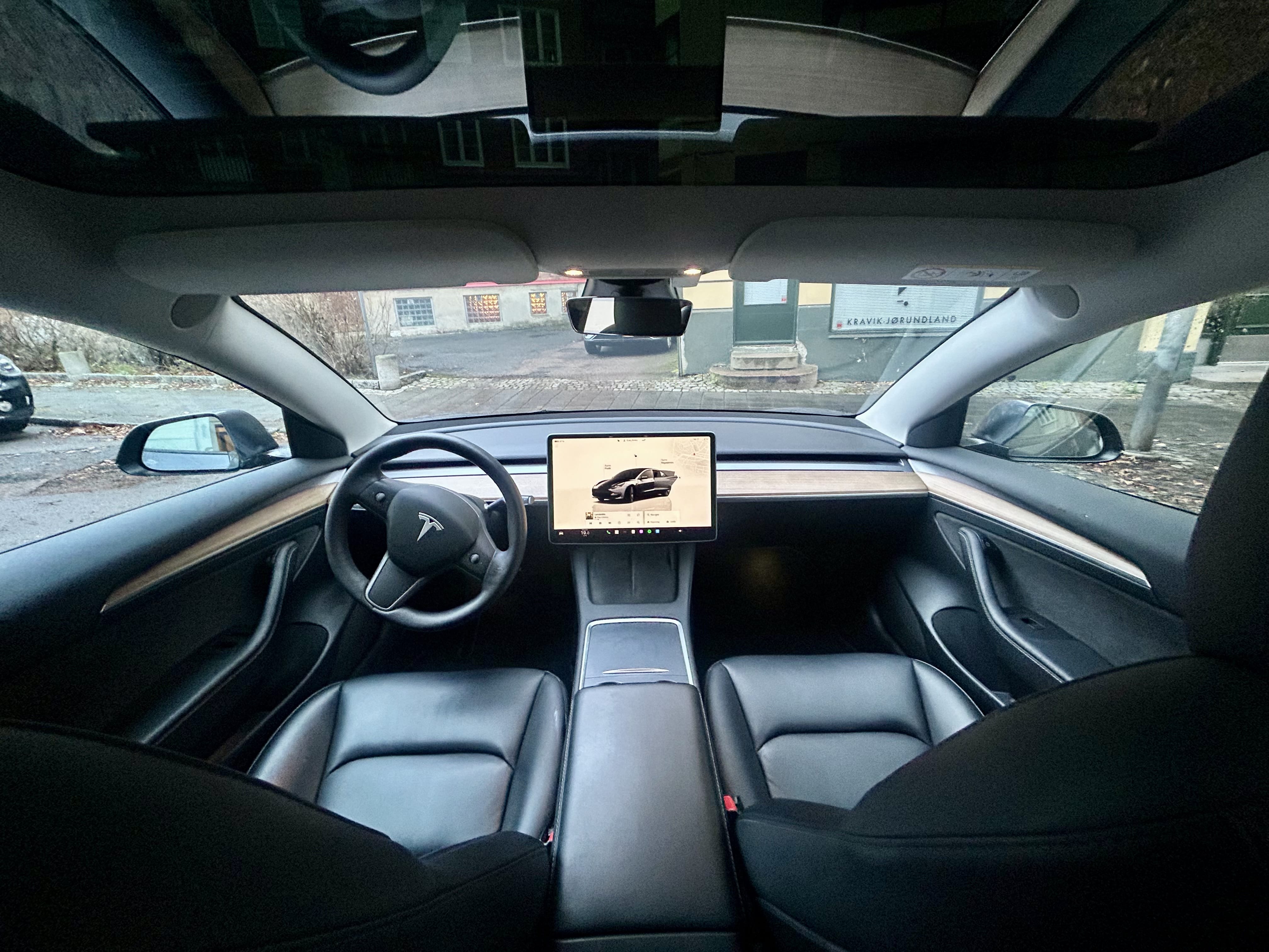 Tesla Model 3 Long Range med Cruisekontroll