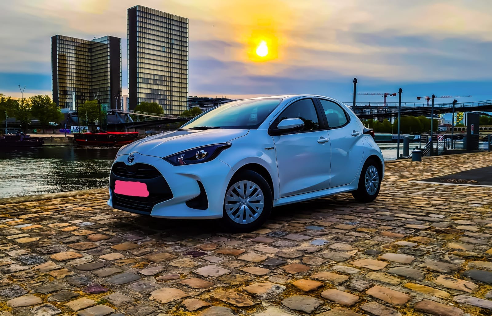 Toyota Yaris Hybride (FZ424) 116ch (Clim, Boite Auto, Connectivité smartphone...) #, 2021, Essence 98 / Électrique (hybride), automatique