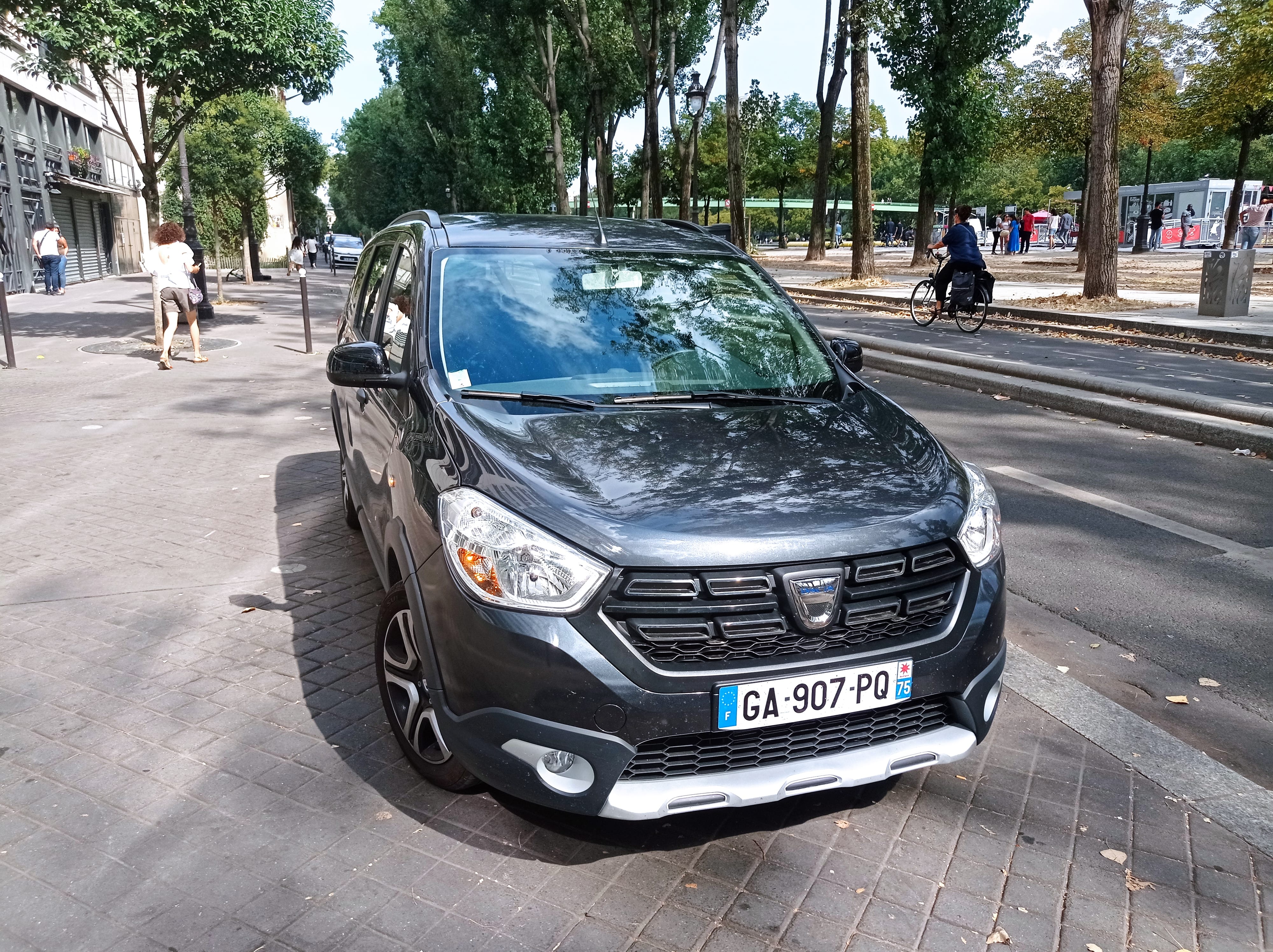 Dacia Lodgy Essence 130 cv, Stepway (Série Limitée Anniversaire), 2021, Essence 98, 7 places