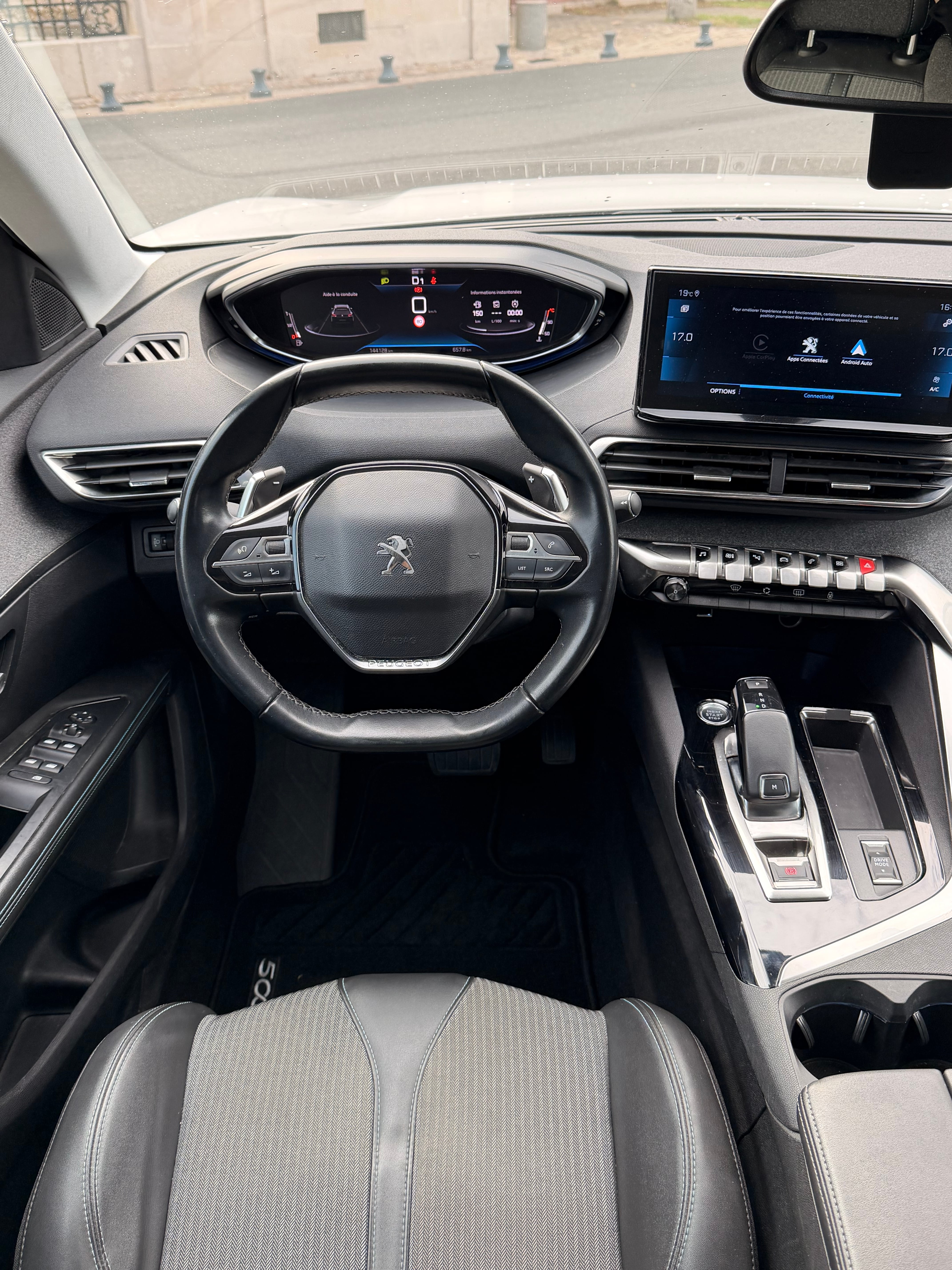Peugeot 5008 180 CH 2.0 HDI avec GPS