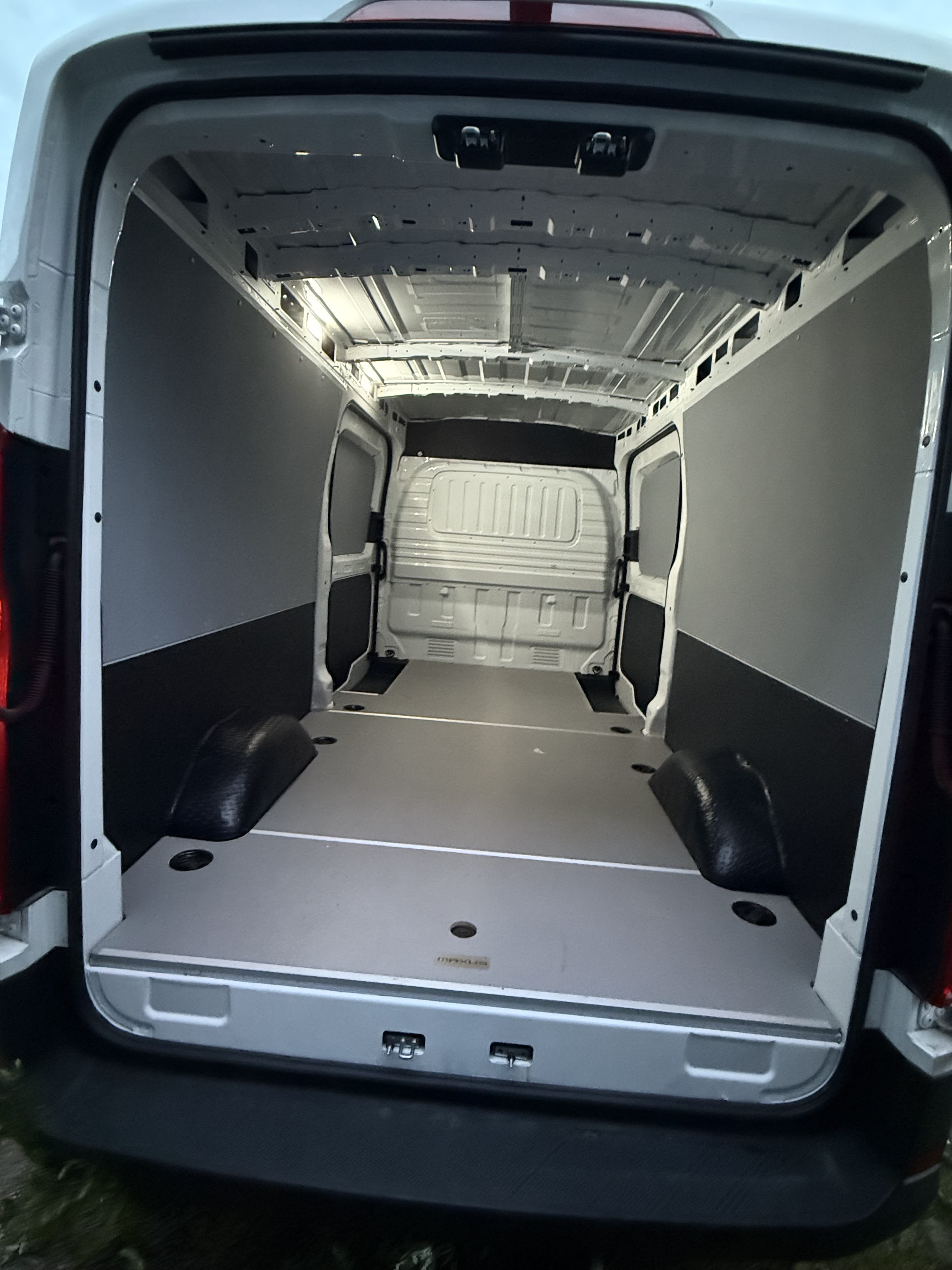 Maxus eDeliver 9 11 m3 Lang, Null bompenger, Rekkevidde 280-296km med Bluetooth audio