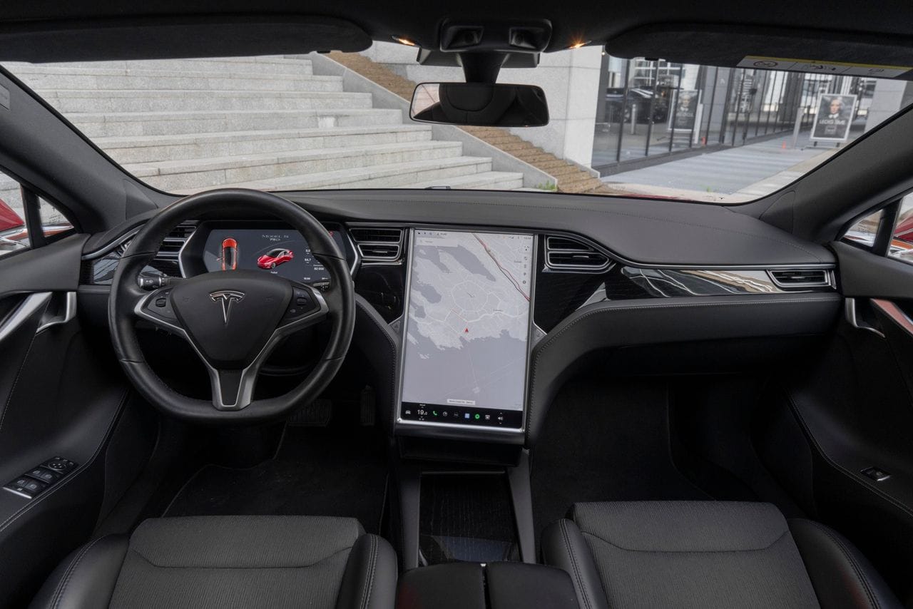 Tesla Model S med Cruisekontroll