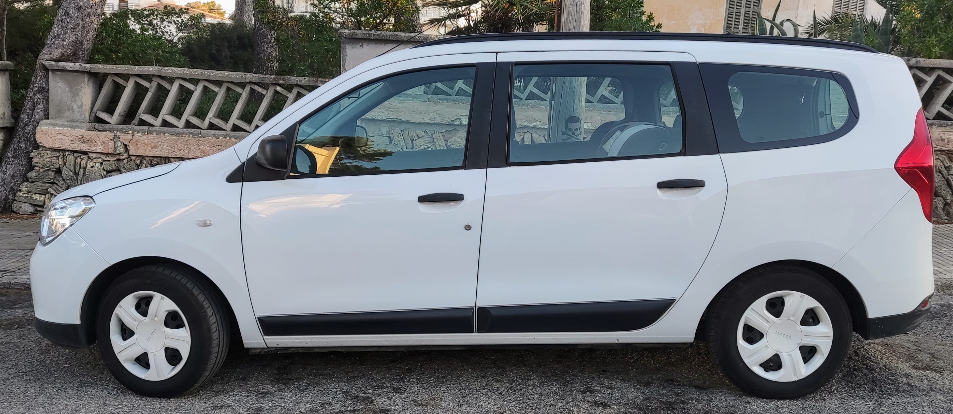 Dacia Lodgy con Silla infantil