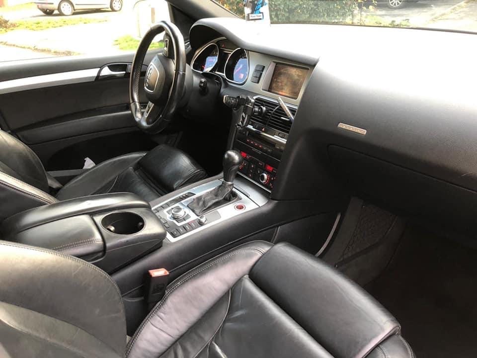 Audi Q7 3.0 TDI NOIR / TOIT OUVRANT / 7 places / CLIM / PUISSANT/ CONFORTABLE / LUXUEUX avec Coffre de toit