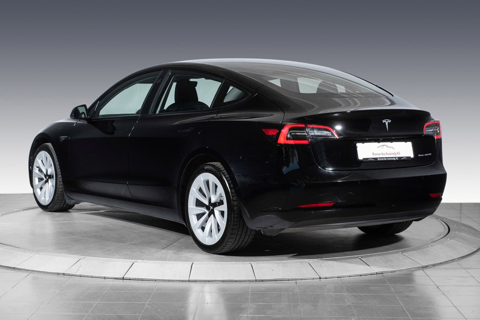 Tesla Model 3 med GPS