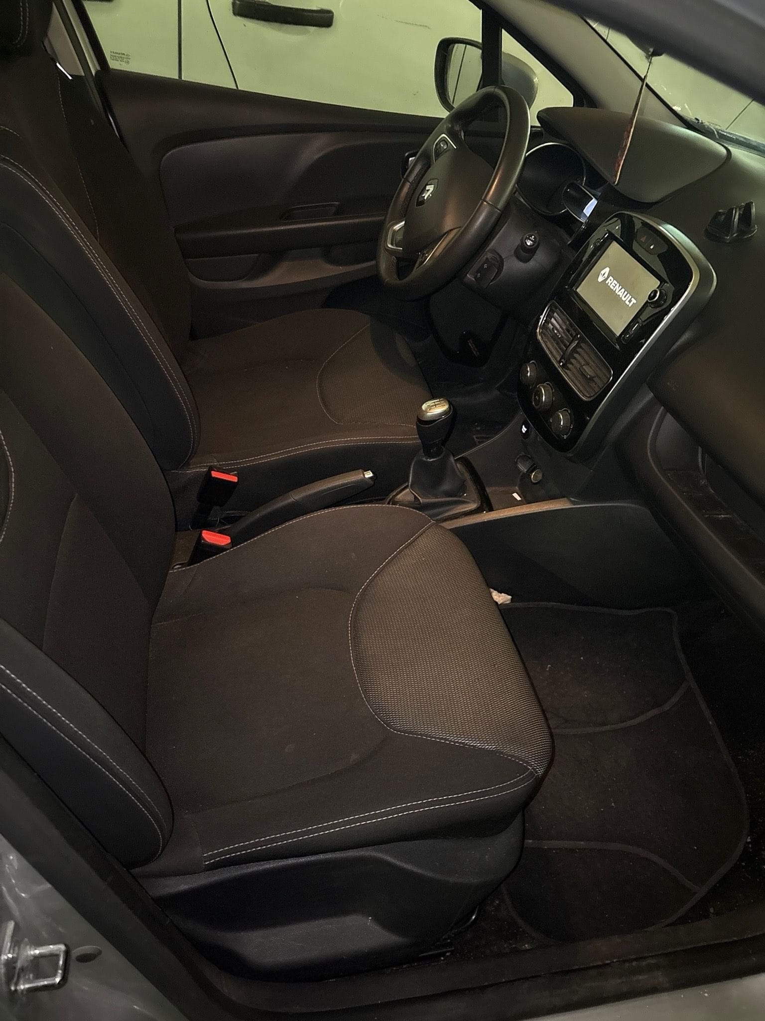 Renault Clio FJ740KA avec Régulateur de vitesse