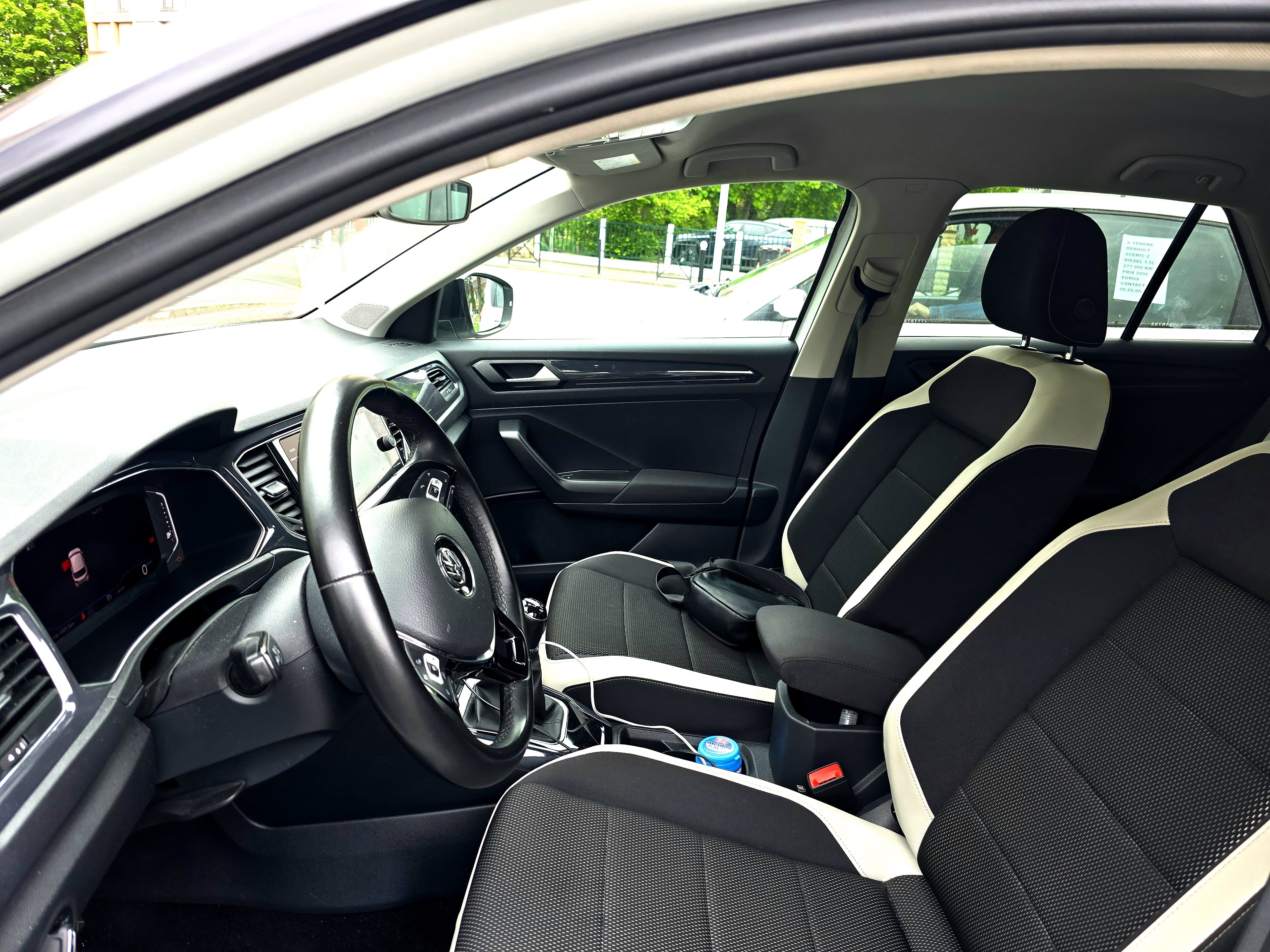 Volkswagen T-Roc avec GPS