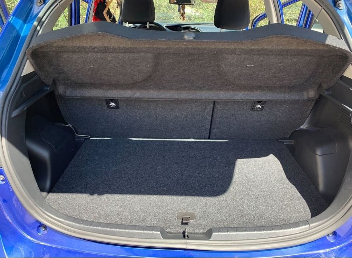 Toyota Yaris Híbrido con Silla infantil