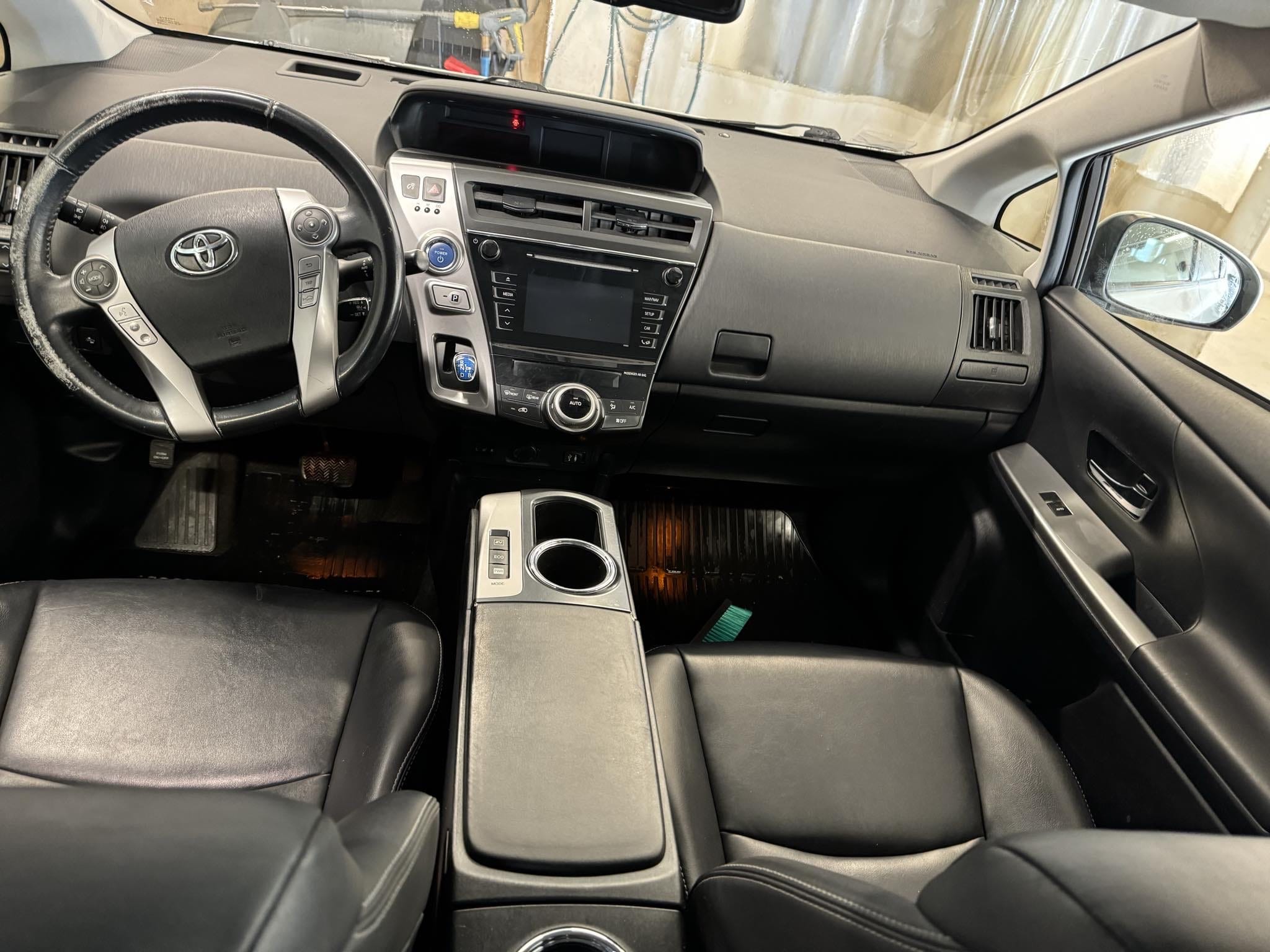 Toyota Prius + met Sneeuwbanden