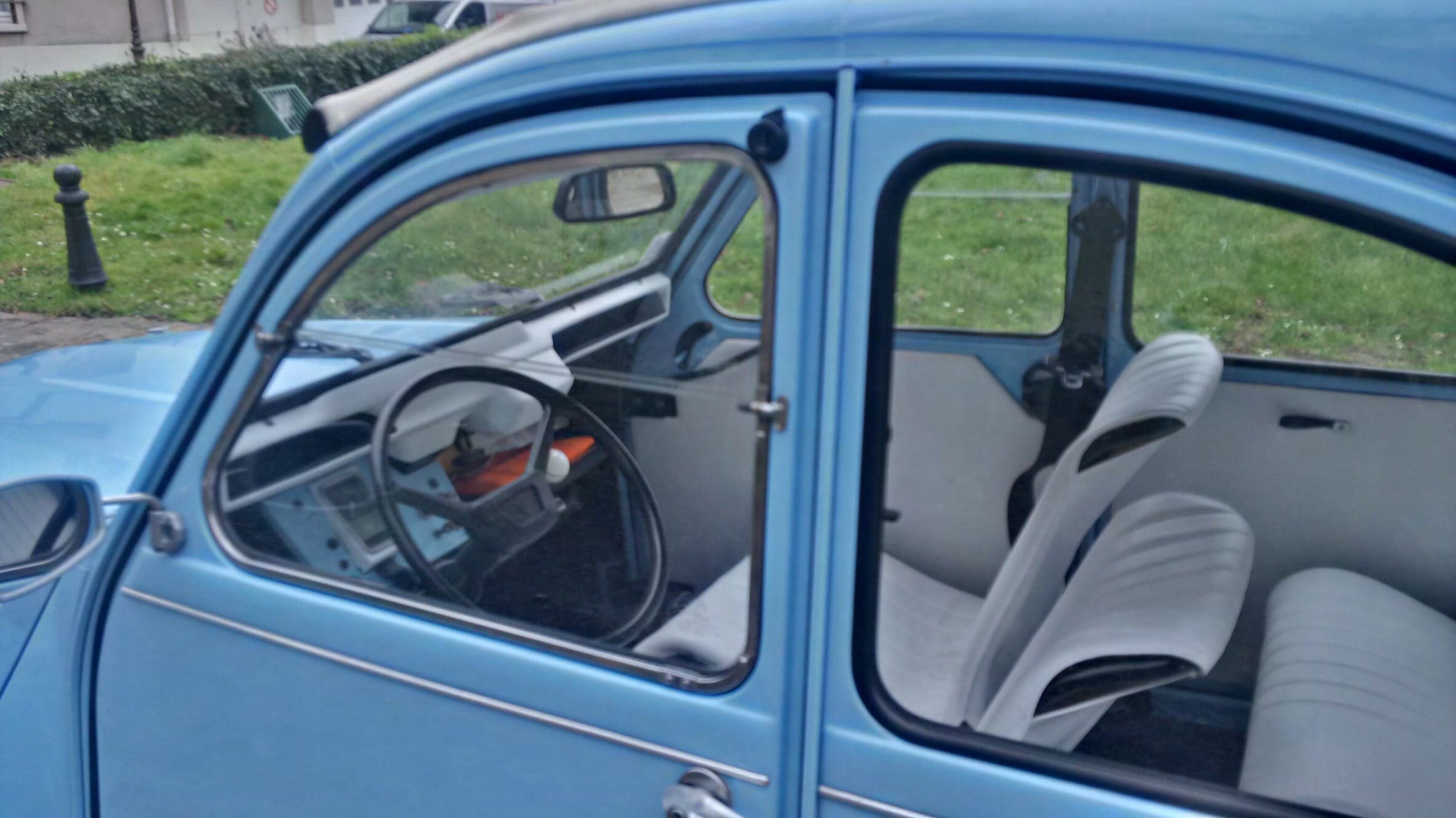 Citroen 2CV 6 Blue Virgin